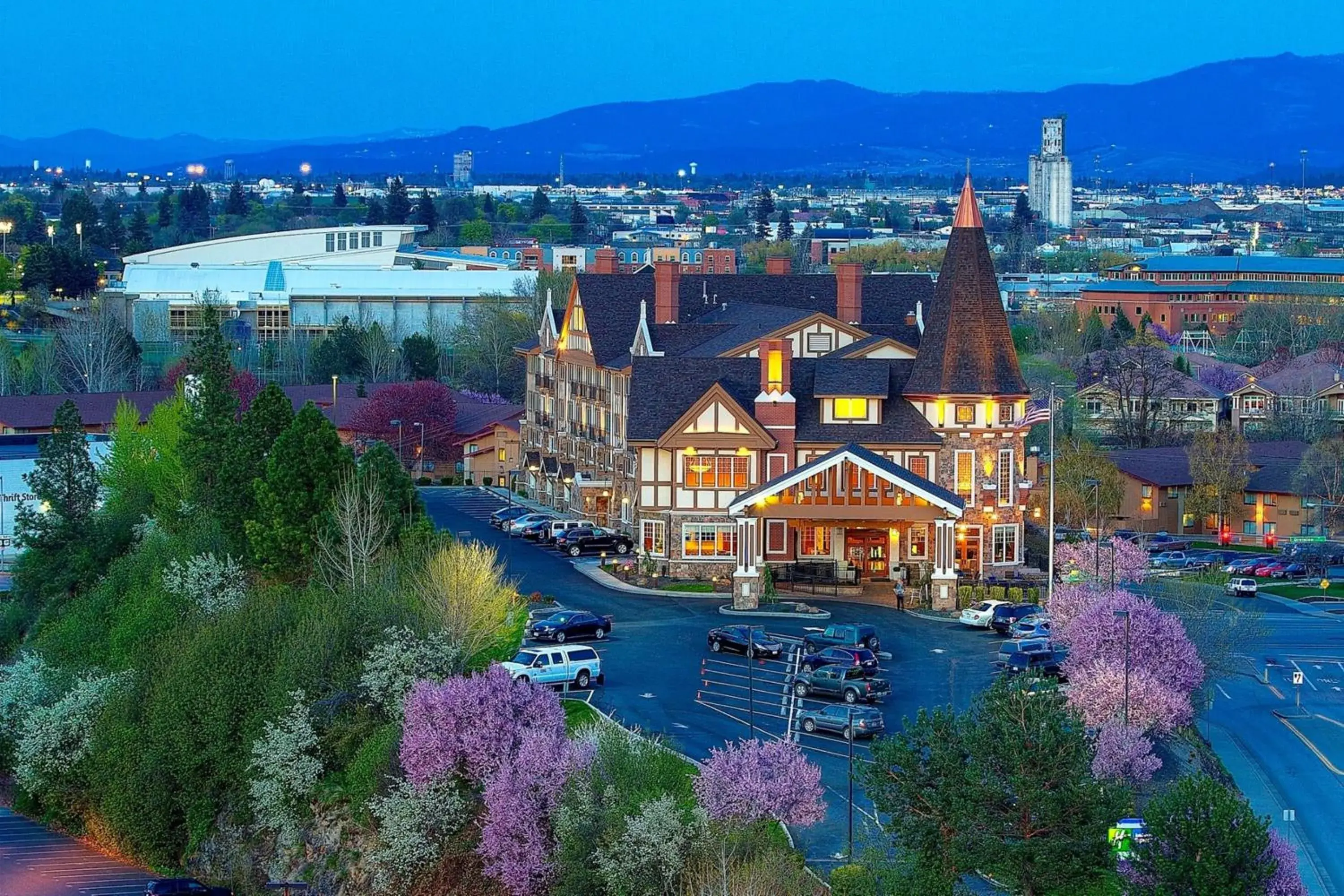 Property building in Holiday Inn Express Spokane-Downtown by IHG Property building in Holiday Inn Express Spokane-Downtown by IHG