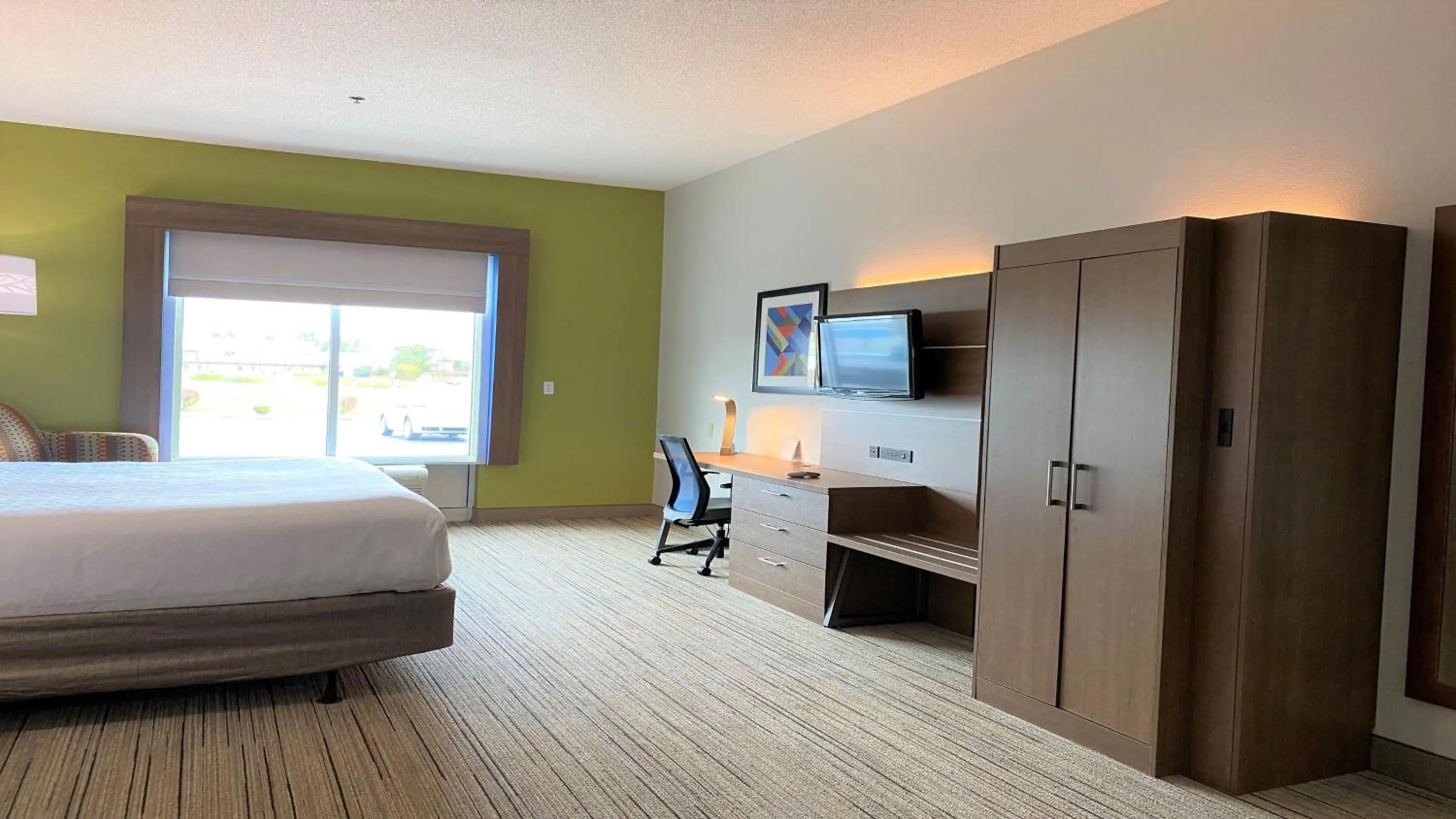 Photo of the whole room, Bed in Holiday Inn Express Hotel & Suites Somerset Central by IHG