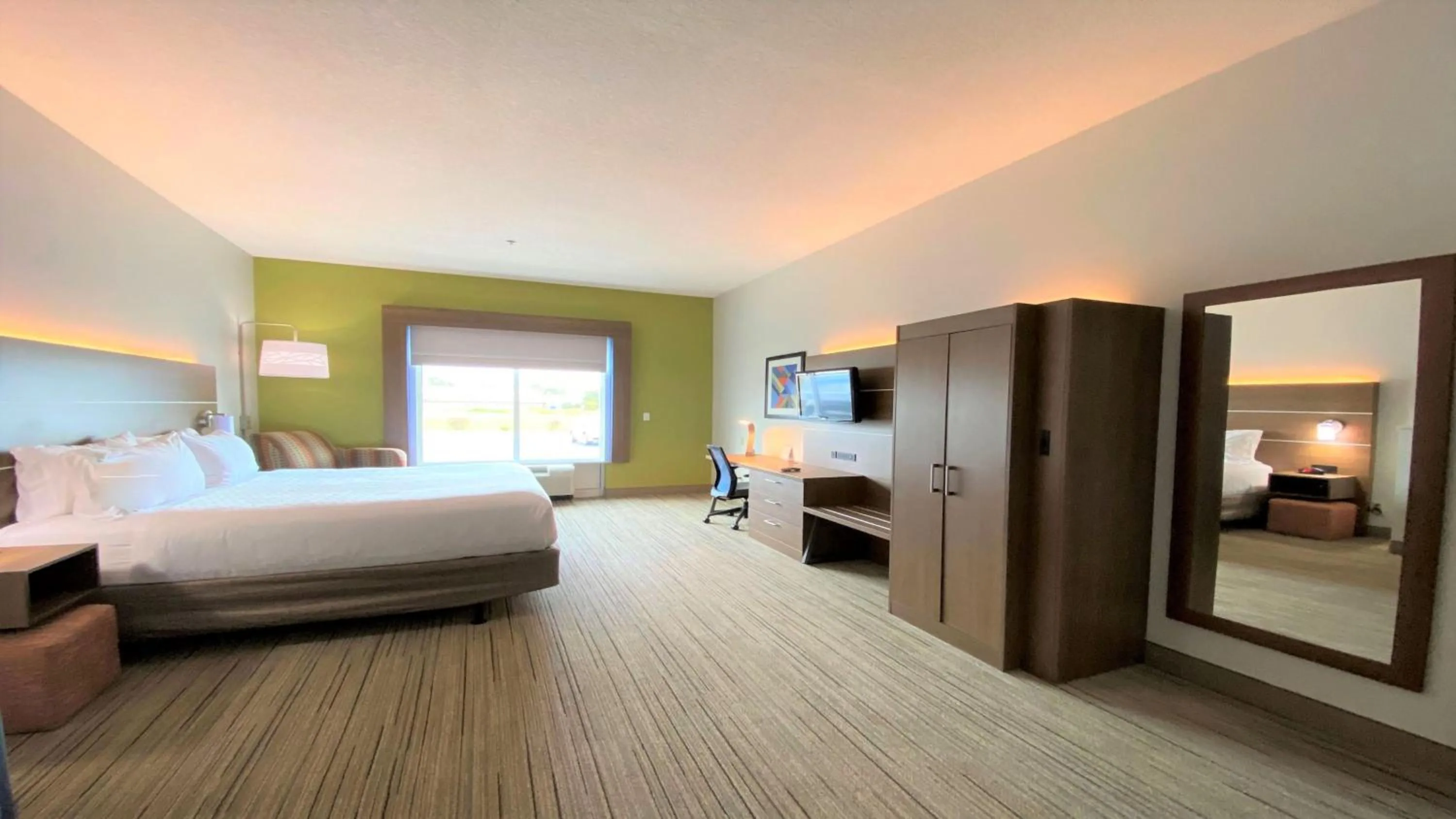 Photo of the whole room, Bed in Holiday Inn Express Hotel & Suites Somerset Central by IHG