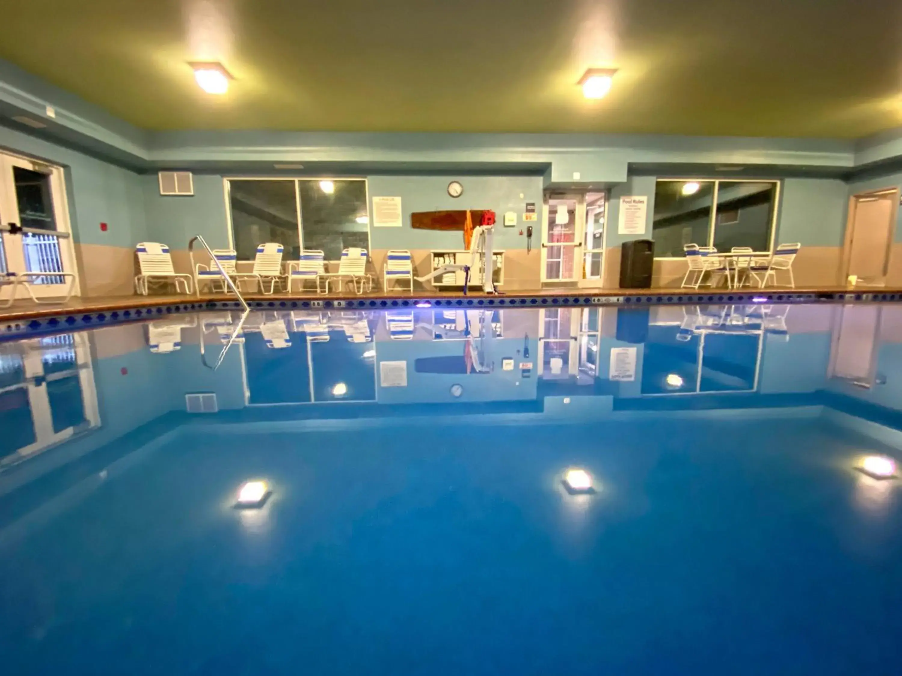 Swimming pool in Holiday Inn Express Hotel & Suites Somerset Central by IHG Swimming pool in Holiday Inn Express Hotel & Suites Somerset Central by IHG