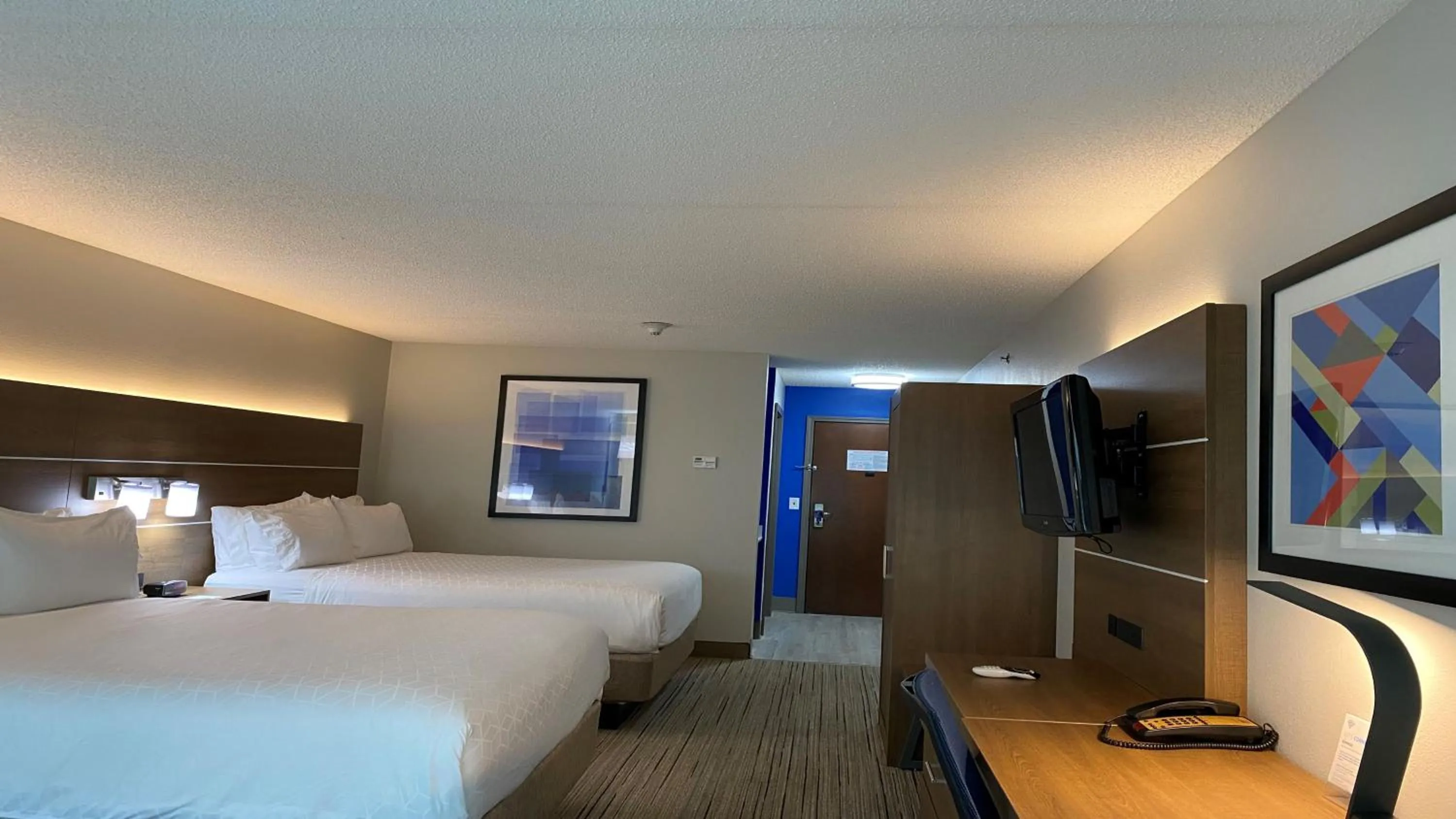 Photo of the whole room, Bed in Holiday Inn Express Hotel & Suites Somerset Central by IHG