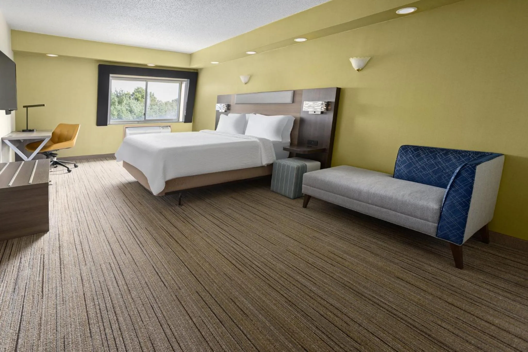 Photo of the whole room, Bed in Holiday Inn Express Stony Brook-Long Island by IHG