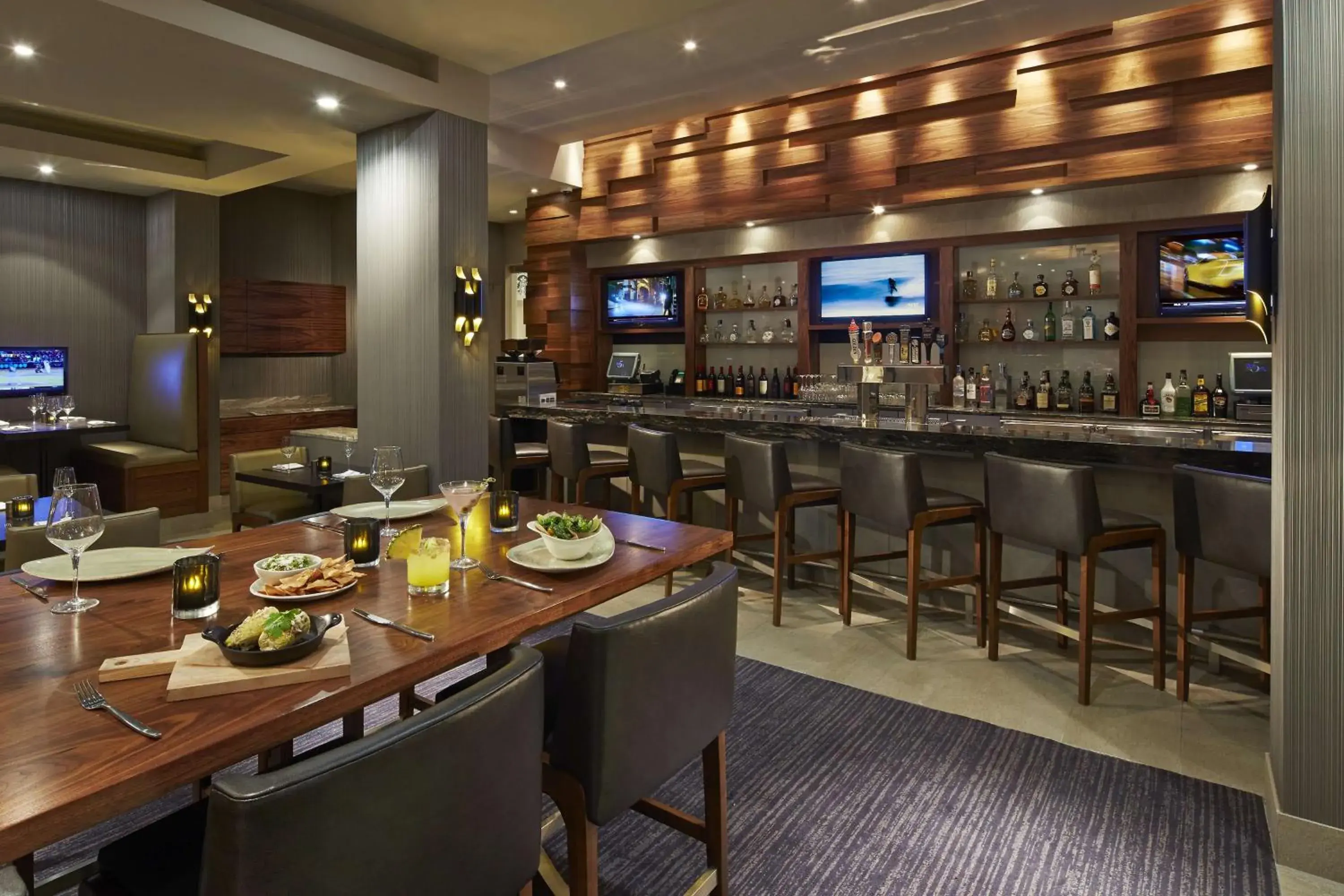 Lounge or bar in Hilton San Diego Mission Valley Lounge or bar in Hilton San Diego Mission Valley