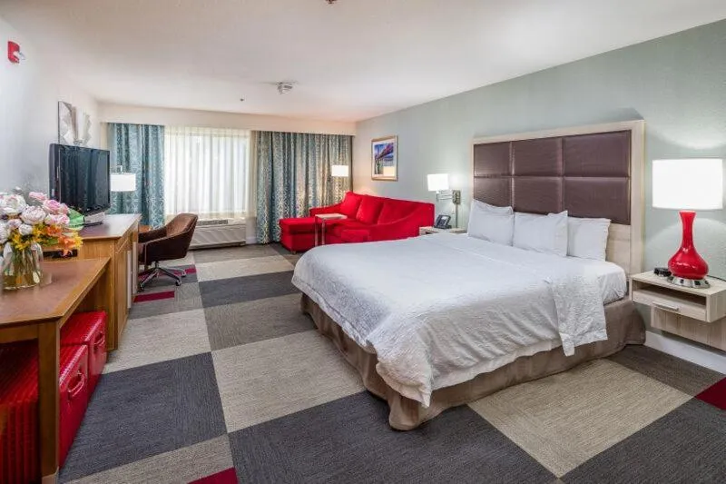 Bed in Hampton Inn San Francisco Airport