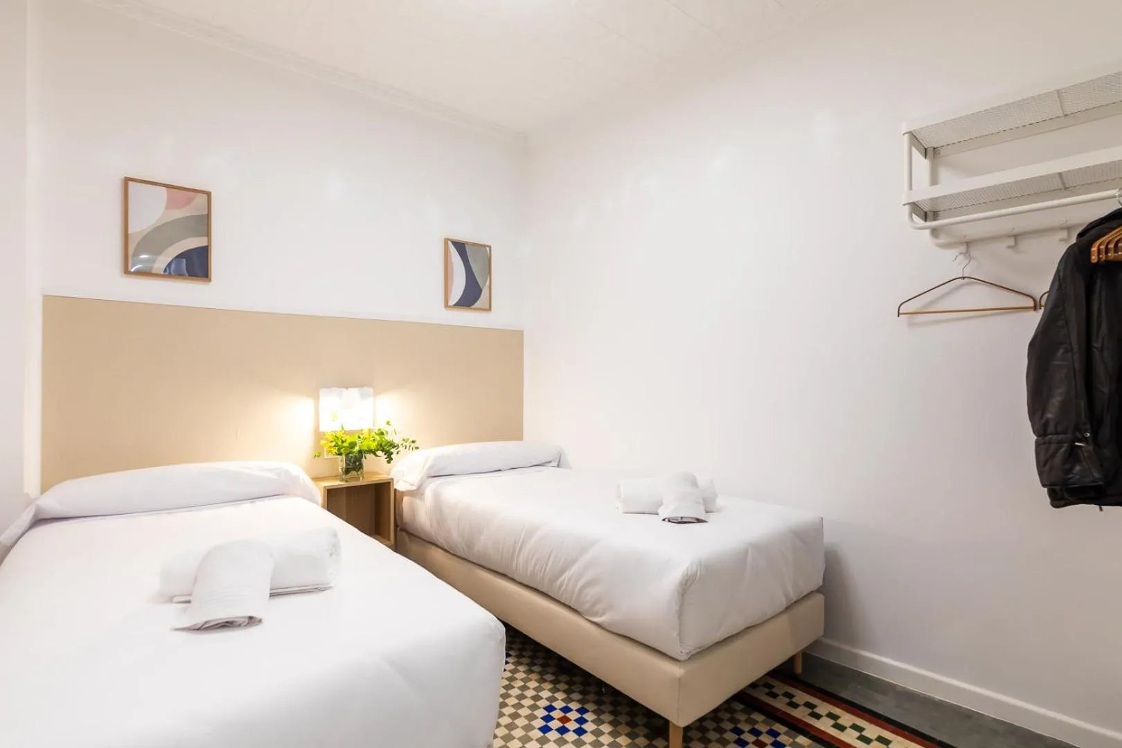 Twin Room with Private Bathroom in Pensión Alicante by Moontels