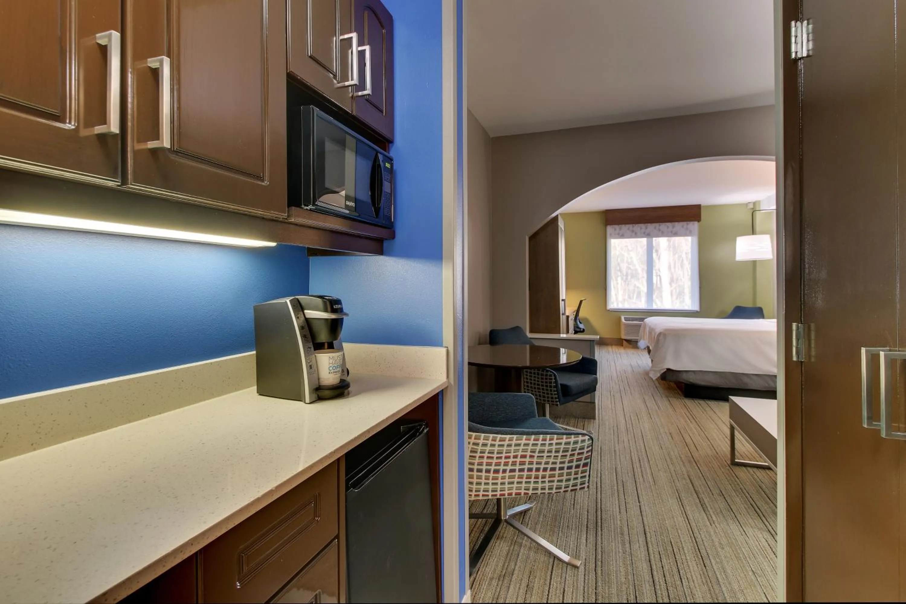 Coffee/tea facilities, Bed in Holiday Inn Express & Suites Columbus - Ft Benning Maingate by IHG
