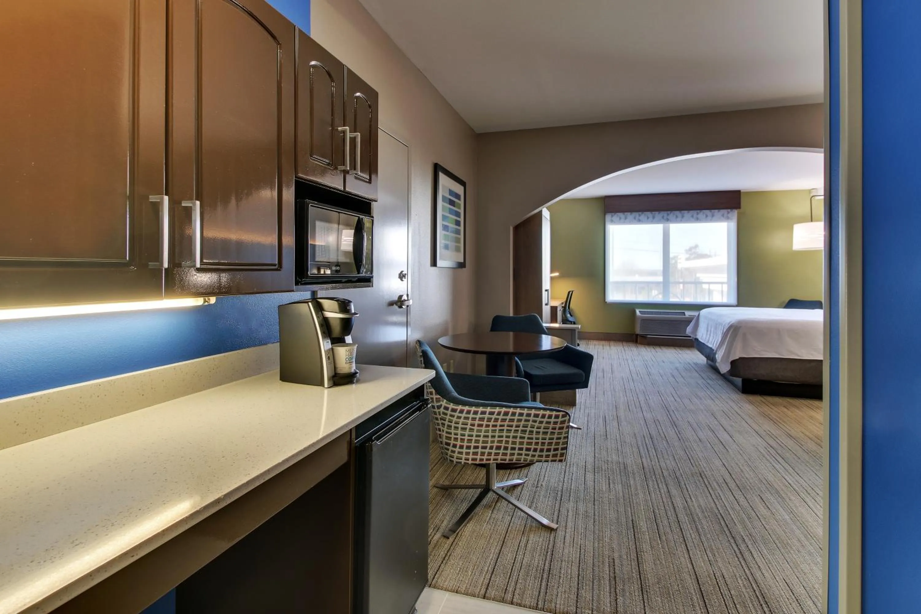 Coffee/tea facilities, Bed in Holiday Inn Express & Suites Columbus - Ft Benning Maingate by IHG