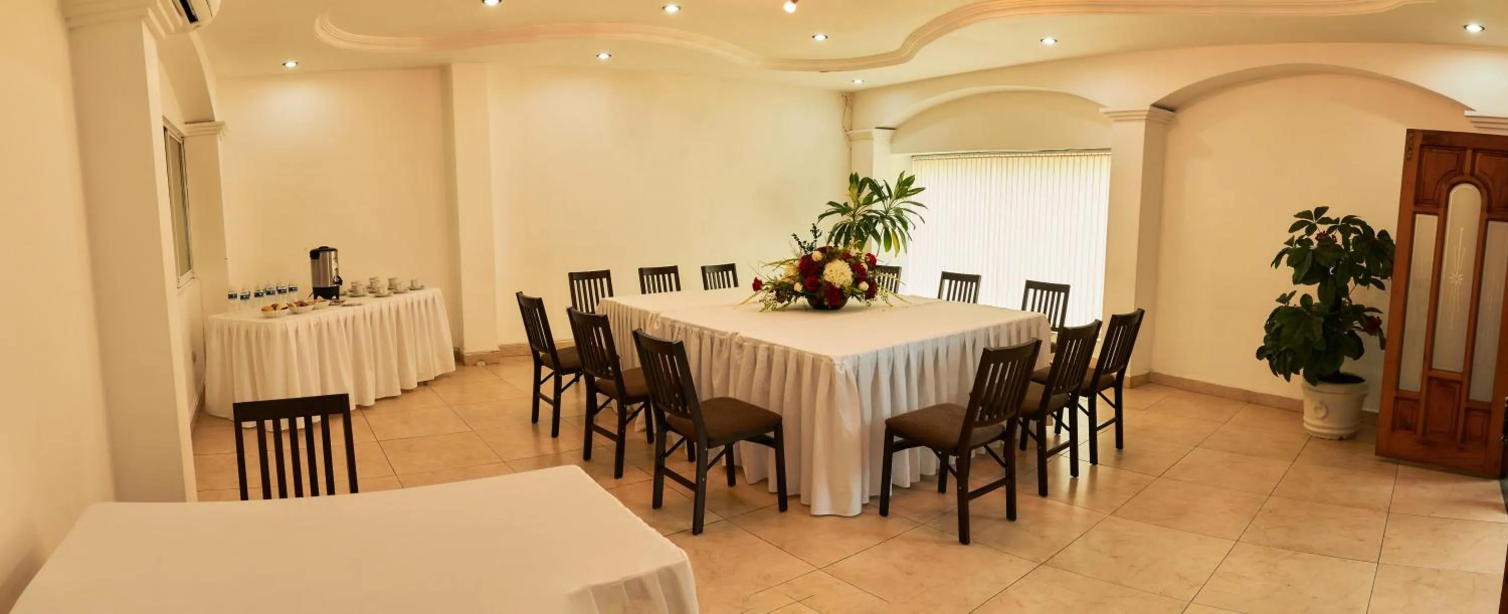 Business facilities in Hotel Atenas