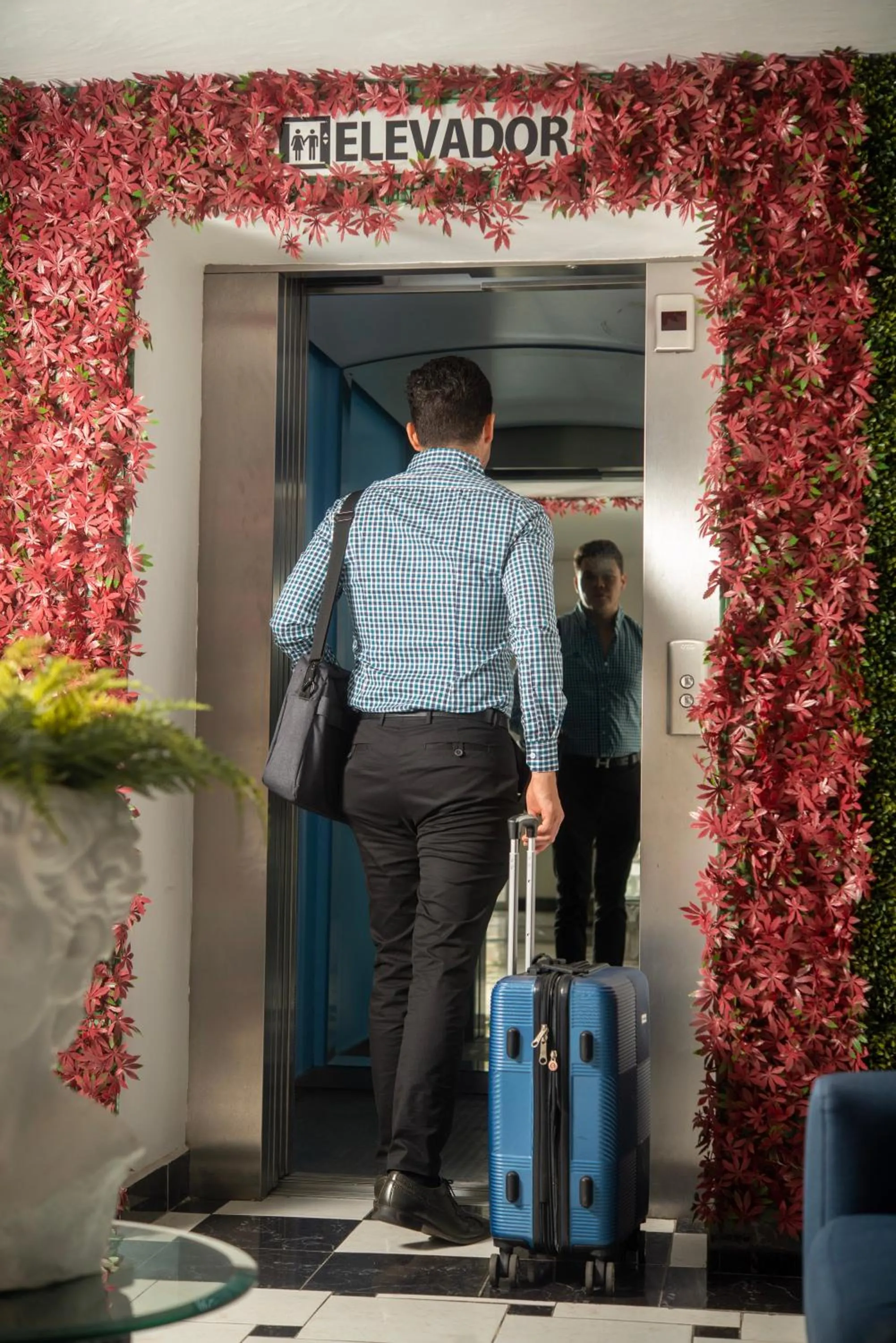 People in Hotel Atenas