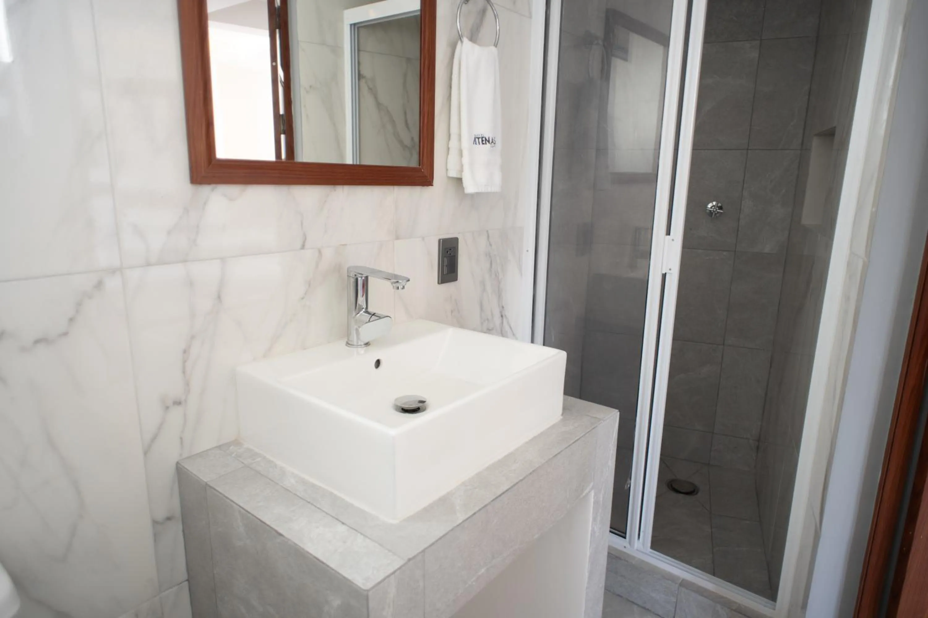 Shower in Hotel Atenas