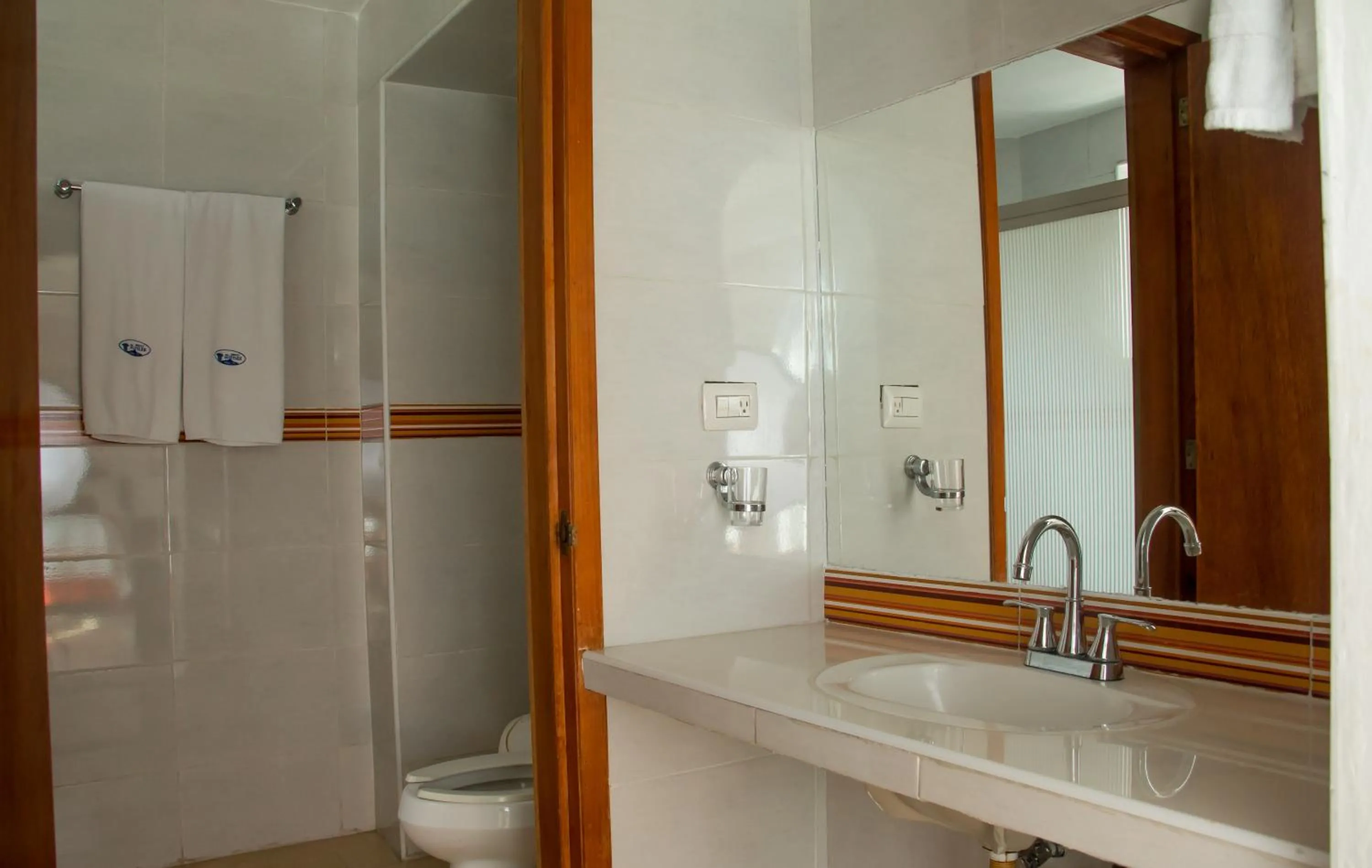 Toilet in Hotel Atenas