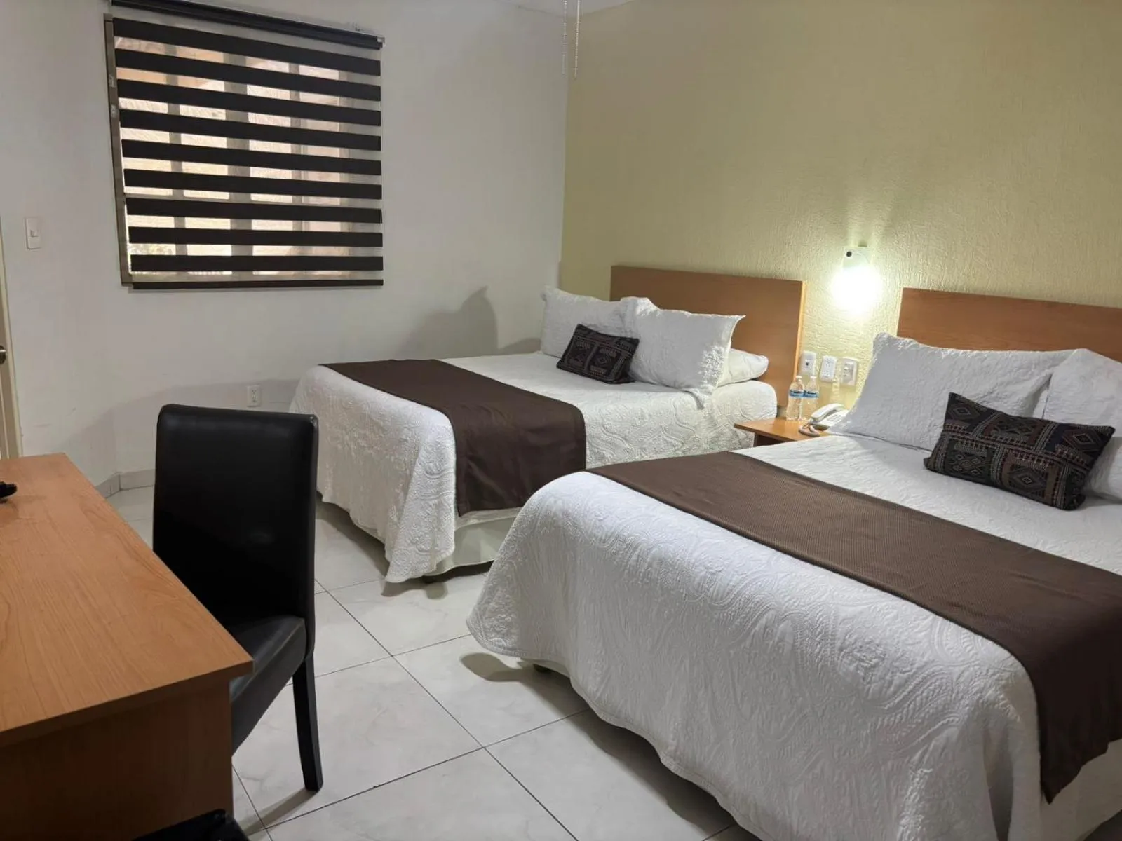 Photo of the whole room, Bed in Pequeno Gran Hotel