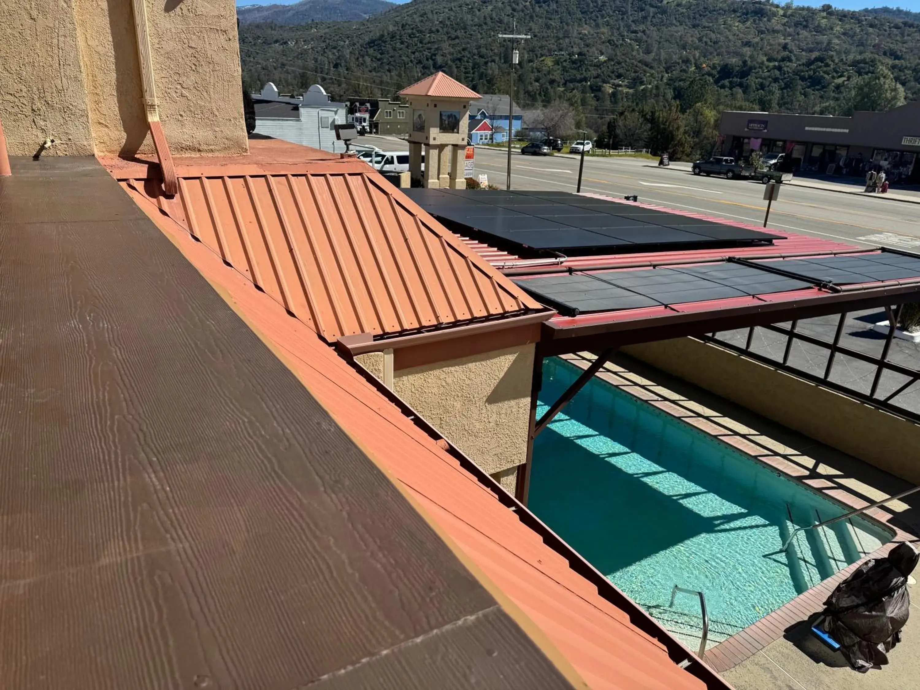 Pool view in Yosemite Sierra Inn Pool view in Yosemite Sierra Inn
