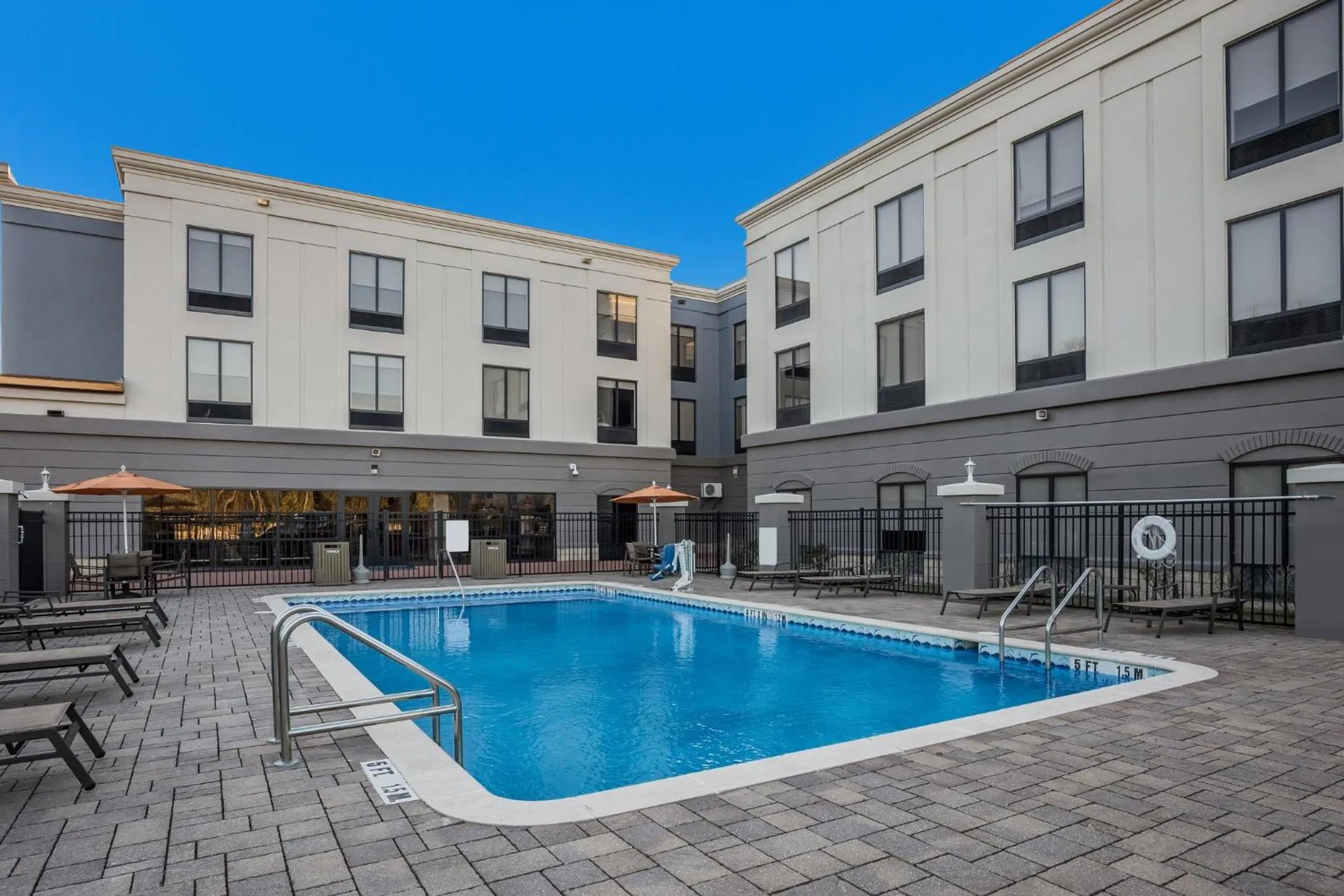 Swimming pool in Holiday Inn Express Hotel & Suites Perry by IHG