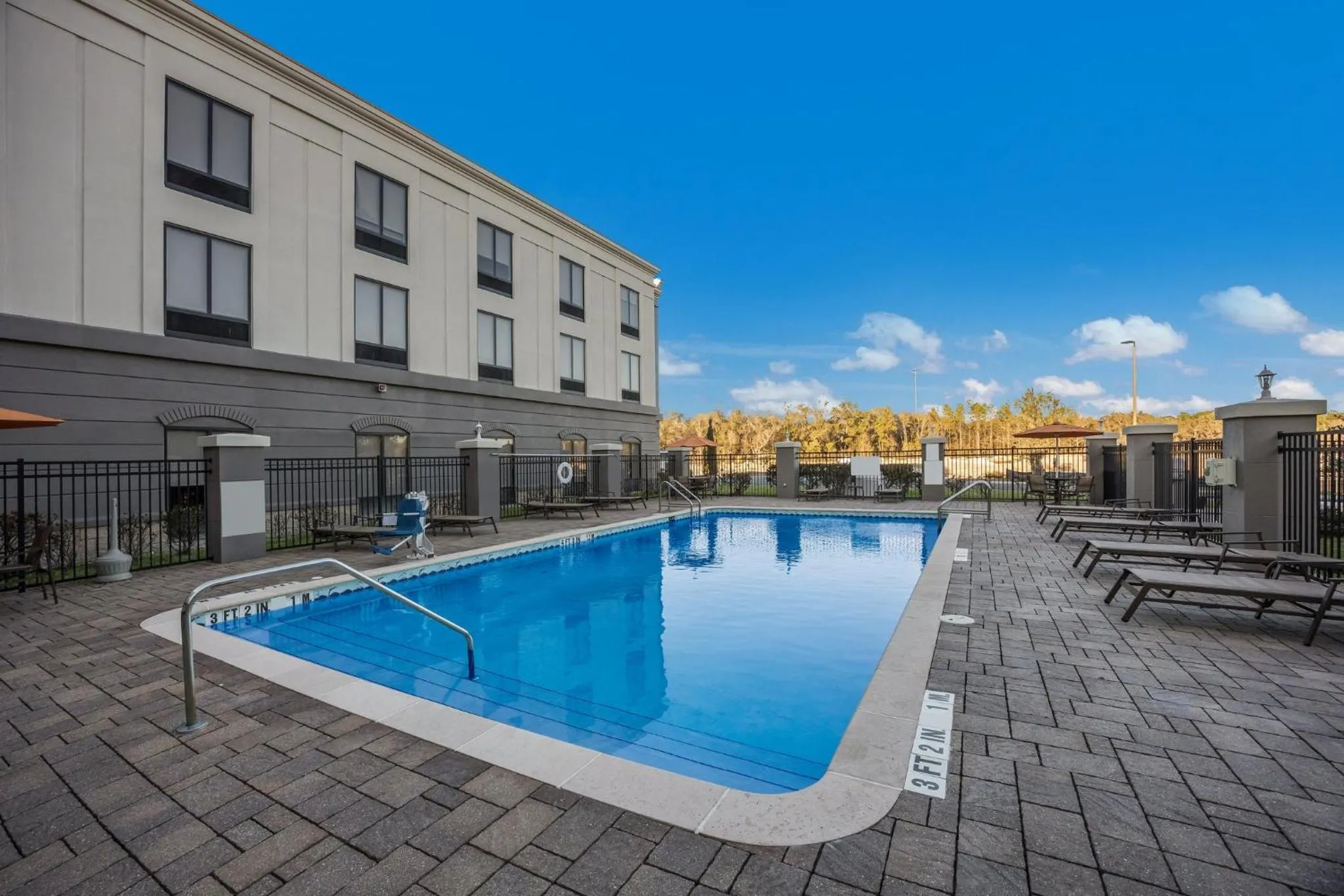 Swimming pool in Holiday Inn Express Hotel & Suites Perry by IHG