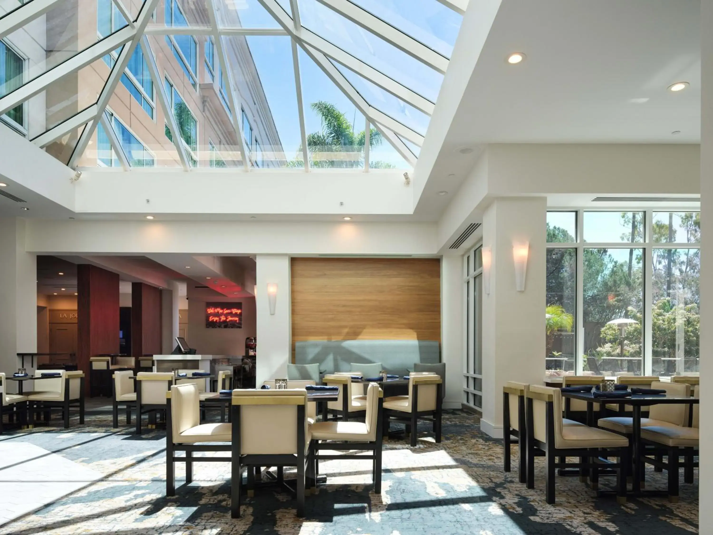 Restaurant/places to eat in DoubleTree by Hilton San Diego Del Mar Restaurant/places to eat in DoubleTree by Hilton San Diego Del Mar