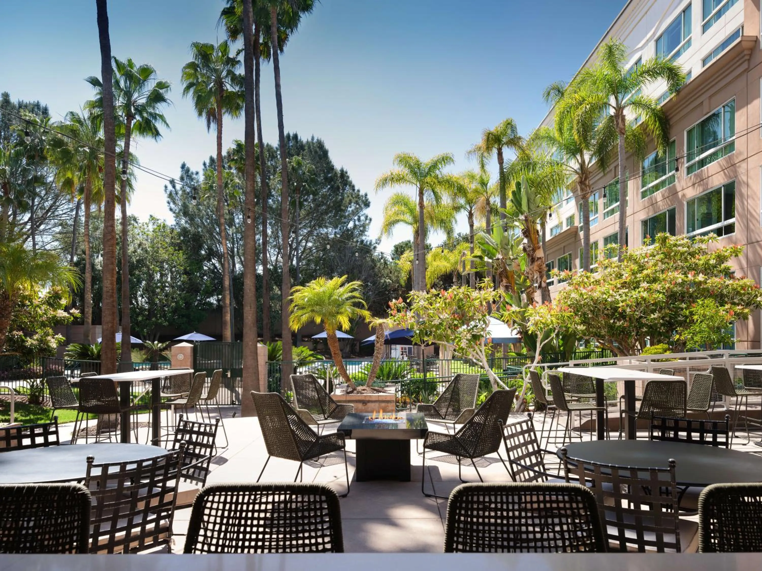 Patio in DoubleTree by Hilton San Diego Del Mar