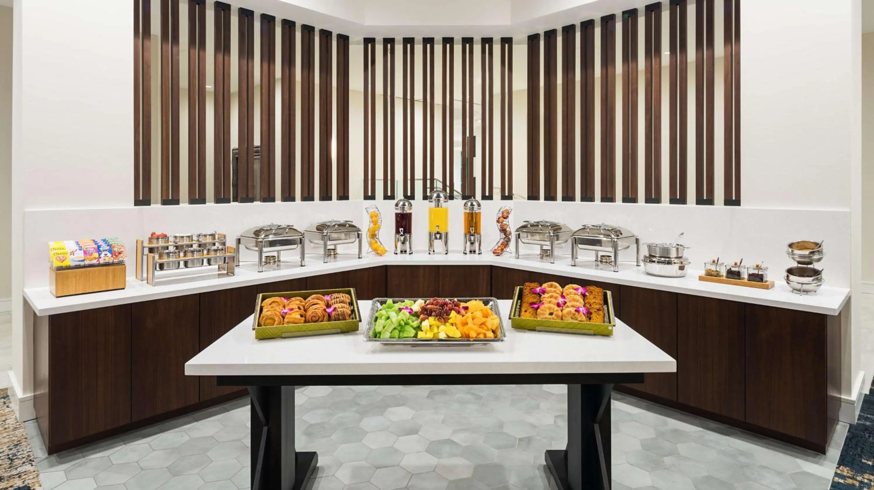 Breakfast in DoubleTree by Hilton San Diego Del Mar