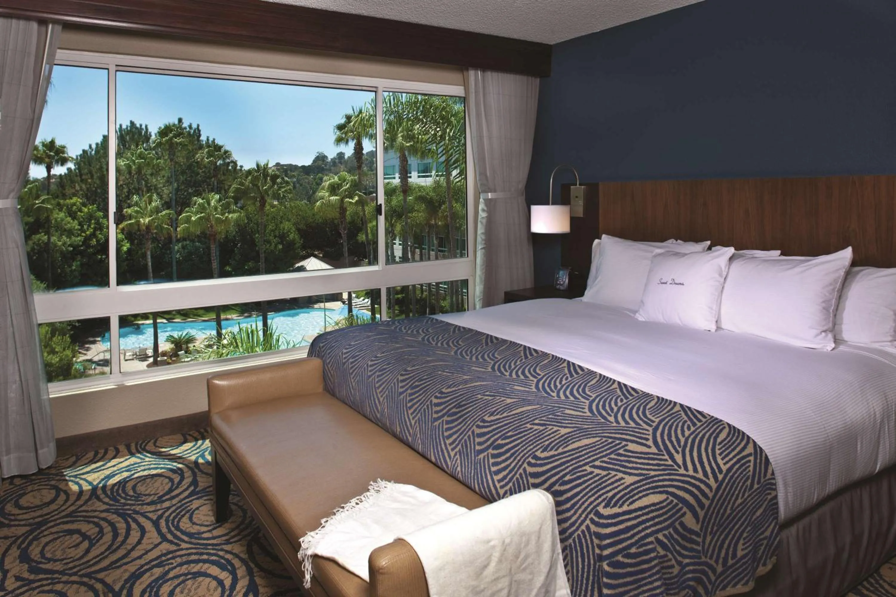 View (from property/room), Bed in DoubleTree by Hilton San Diego Del Mar