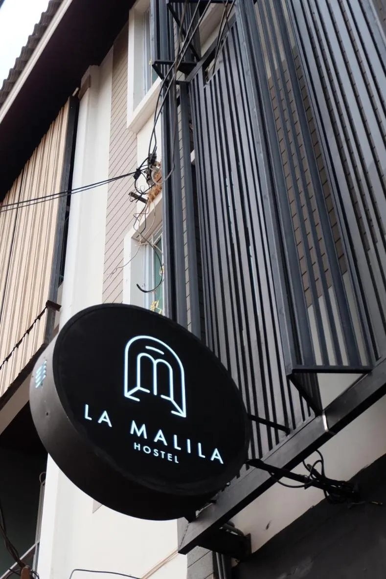 Facade/entrance in La Malila Hostel