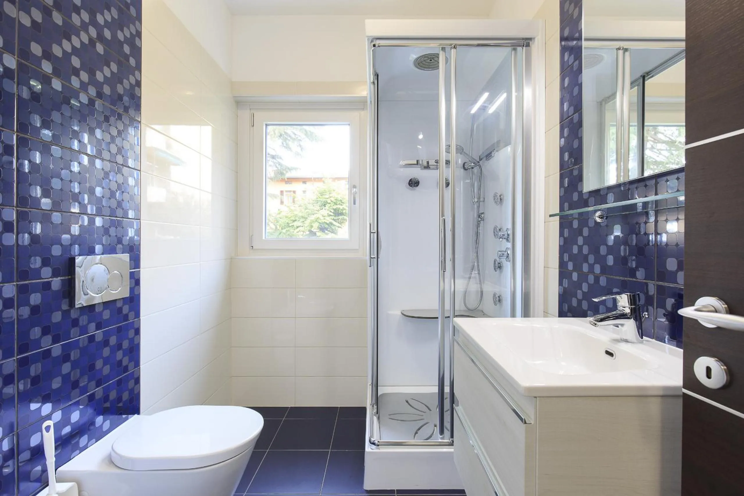 Shower in Roggia Apartments by Quokka 360 - central flats with parking space