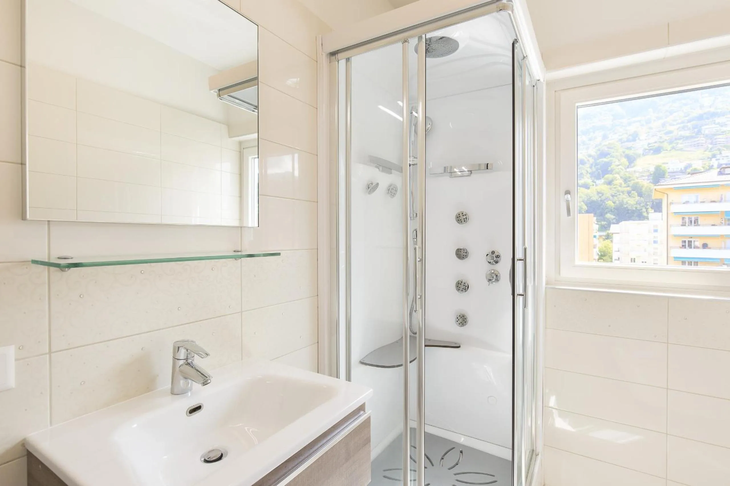 Shower in Roggia Apartments by Quokka 360 - central flats with parking space