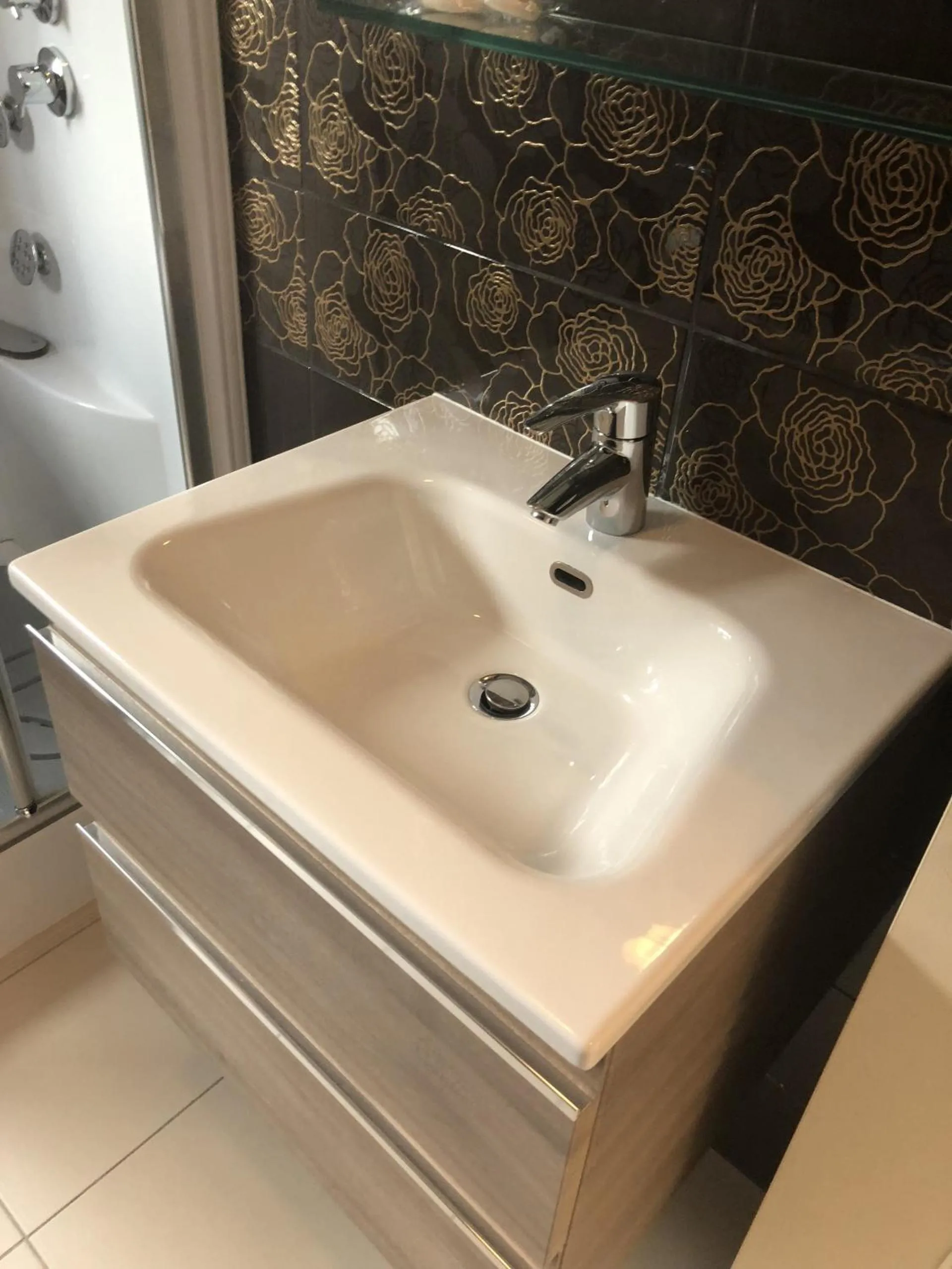 Bathroom in Roggia Apartments by Quokka 360 - central flats with parking space