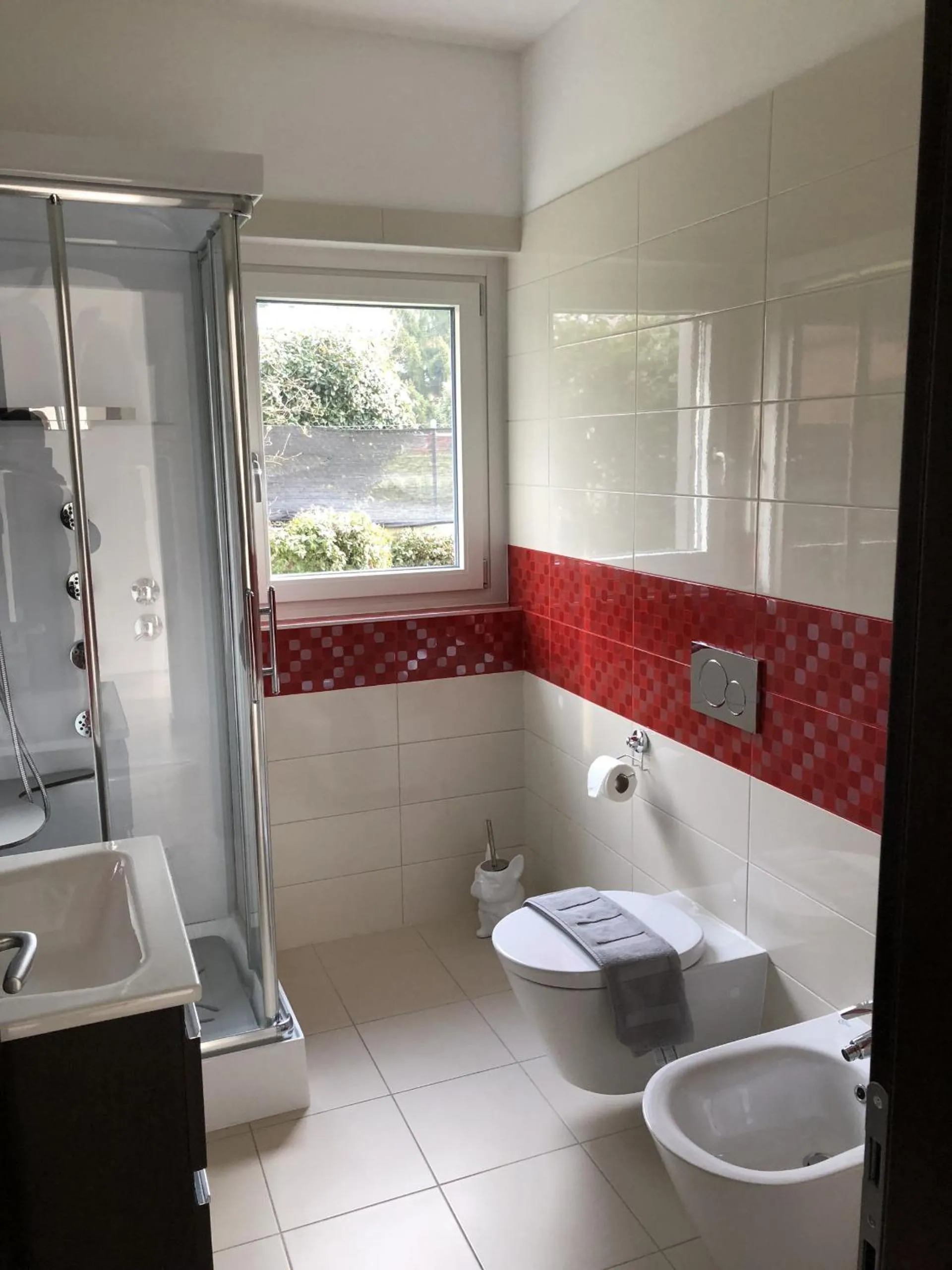 Shower in Roggia Apartments by Quokka 360 - central flats with parking space