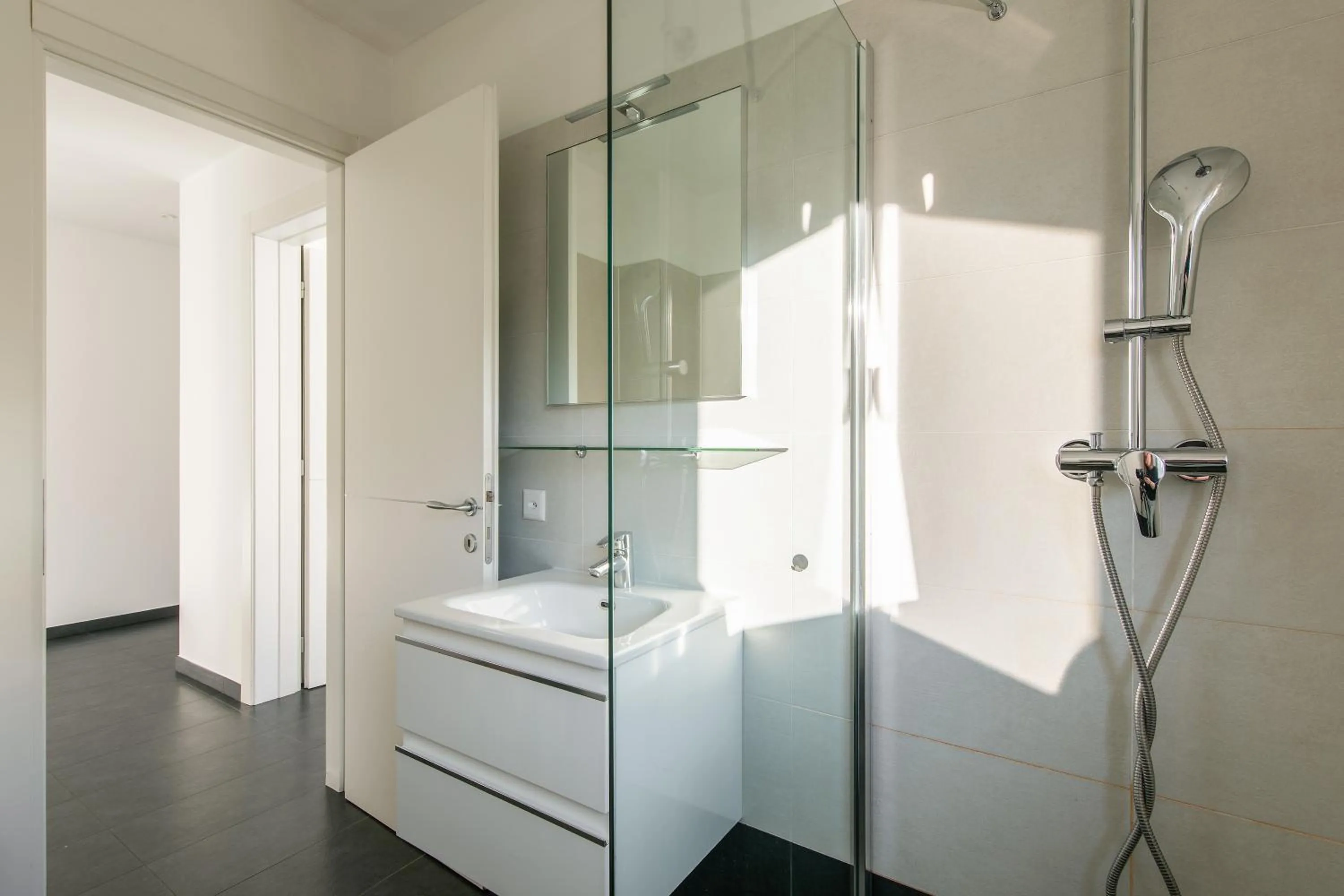 Shower in Roggia Apartments by Quokka 360 - central flats with parking space