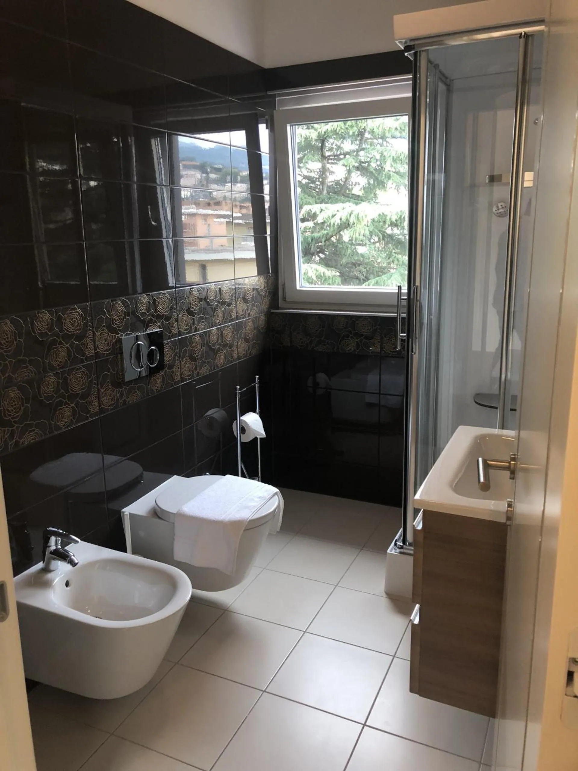 Shower in Roggia Apartments by Quokka 360 - central flats with parking space
