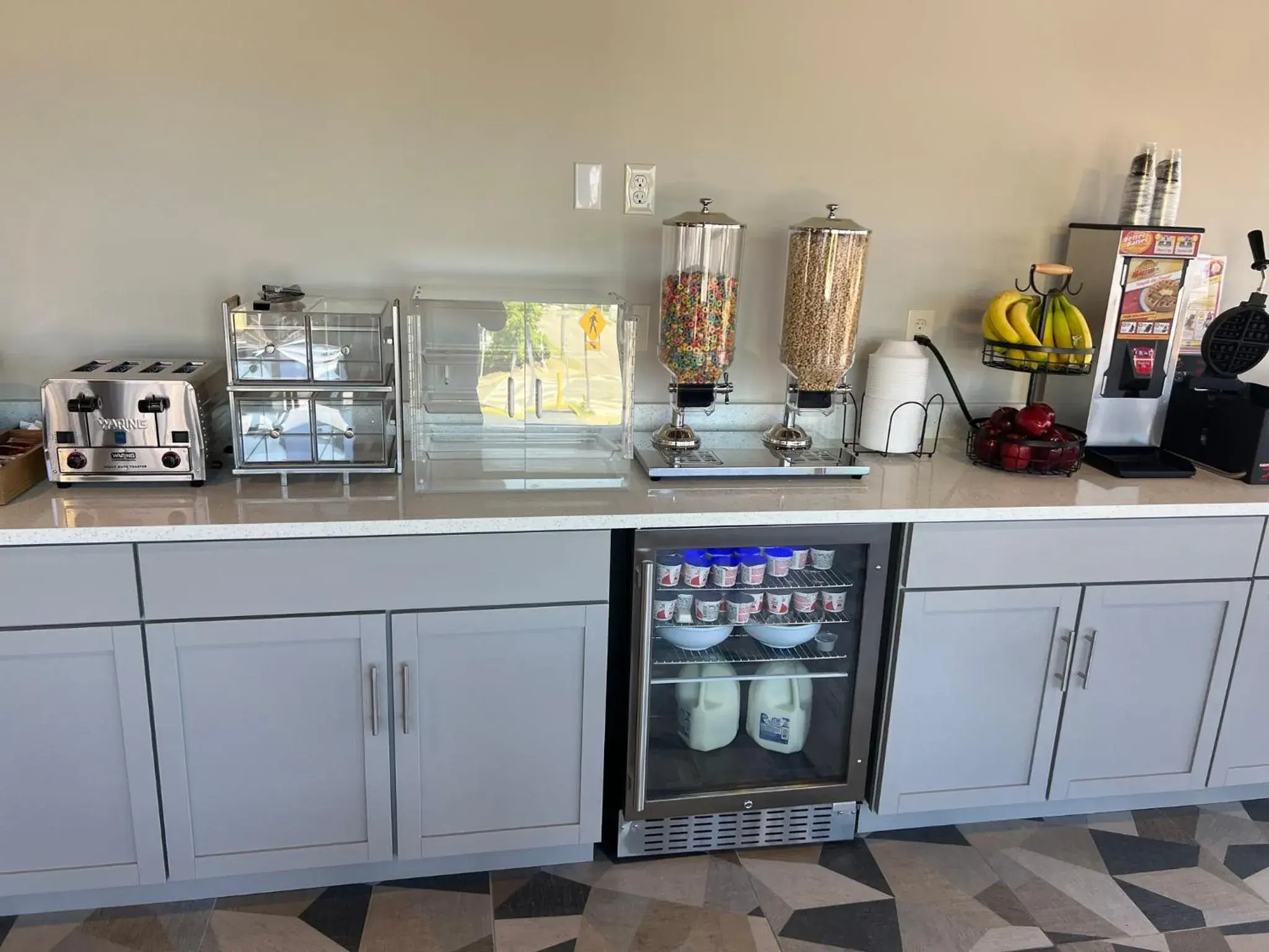 Breakfast in Red Roof PLUS & Suites Virginia Beach - Seaside Breakfast in Red Roof PLUS & Suites Virginia Beach - Seaside