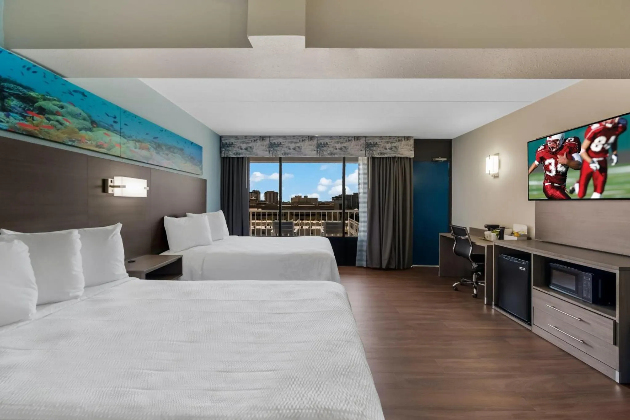 Photo of the whole room, Bed in Red Roof PLUS & Suites Virginia Beach - Seaside