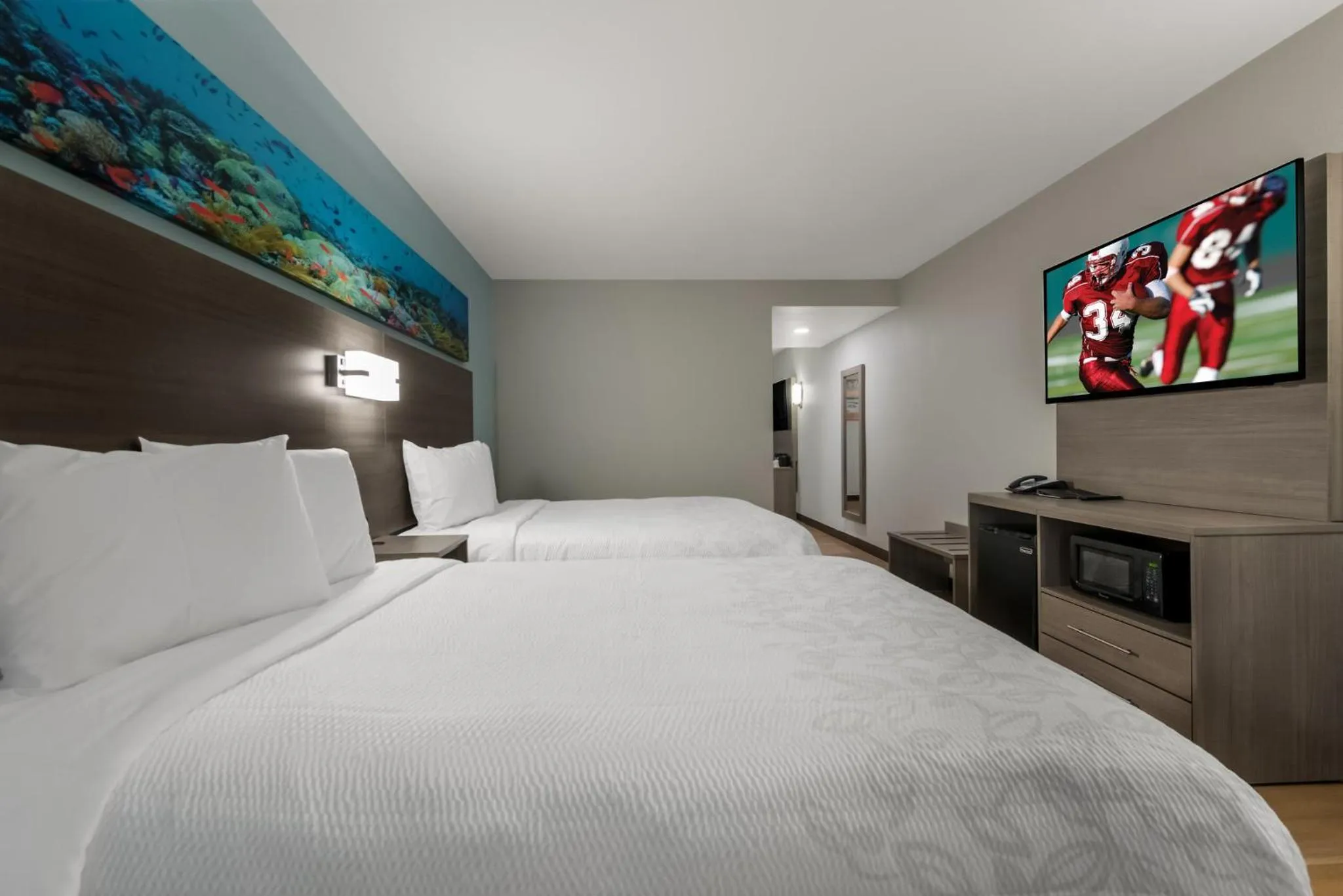 Photo of the whole room, Bed in Red Roof PLUS & Suites Virginia Beach - Seaside