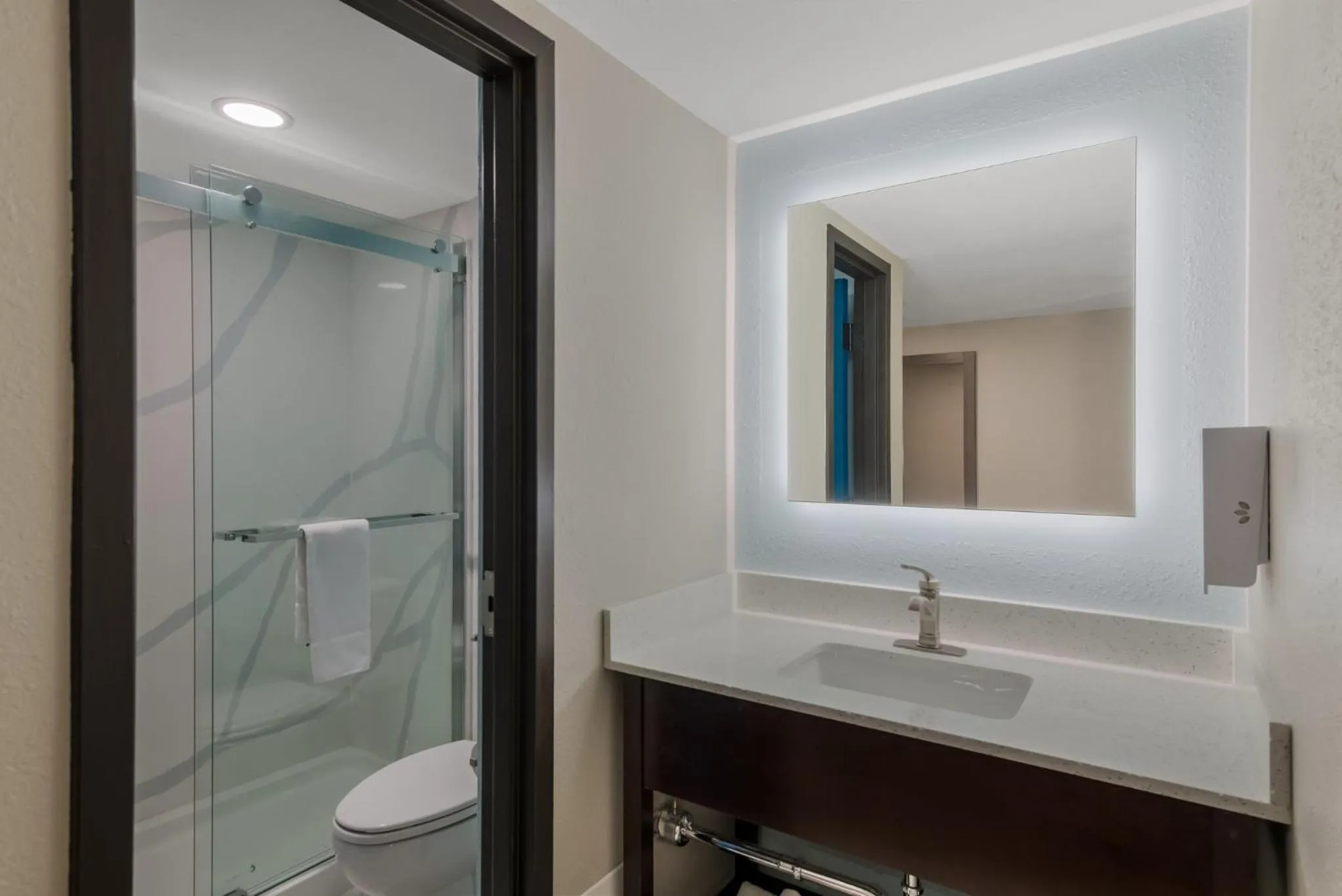 Bathroom in Red Roof PLUS & Suites Virginia Beach - Seaside