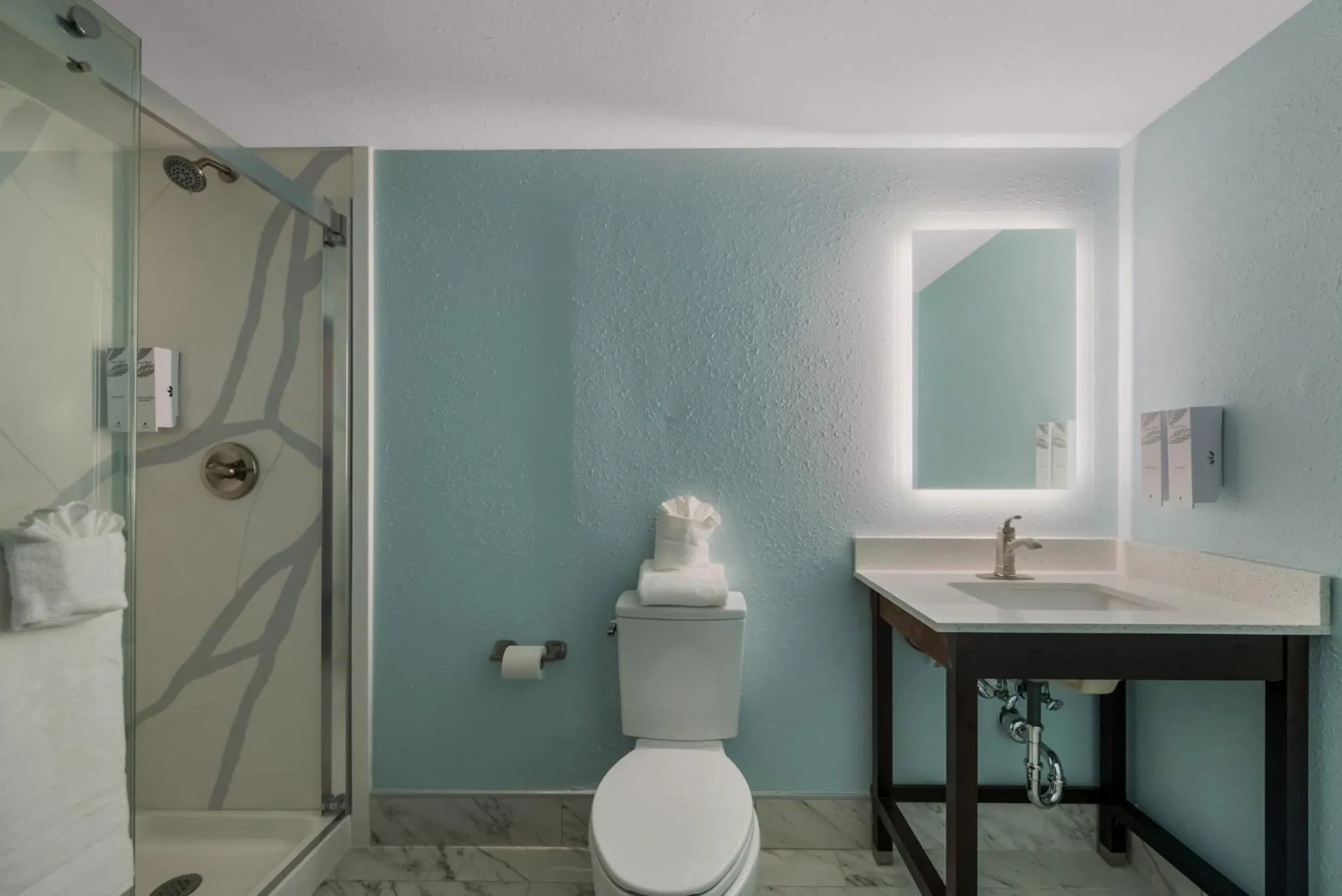 Bathroom in Red Roof PLUS & Suites Virginia Beach - Seaside