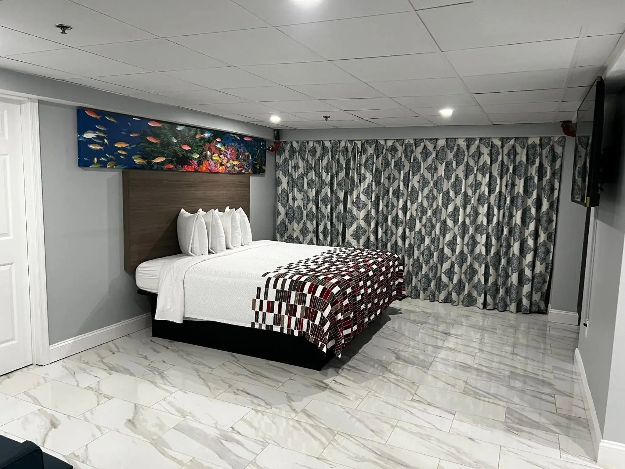 Superior King Room with Kitchen Smoke Free in Red Roof PLUS & Suites Virginia Beach - Seaside Superior King Room with Kitchen Smoke Free in Red Roof PLUS & Suites Virginia Beach - Seaside