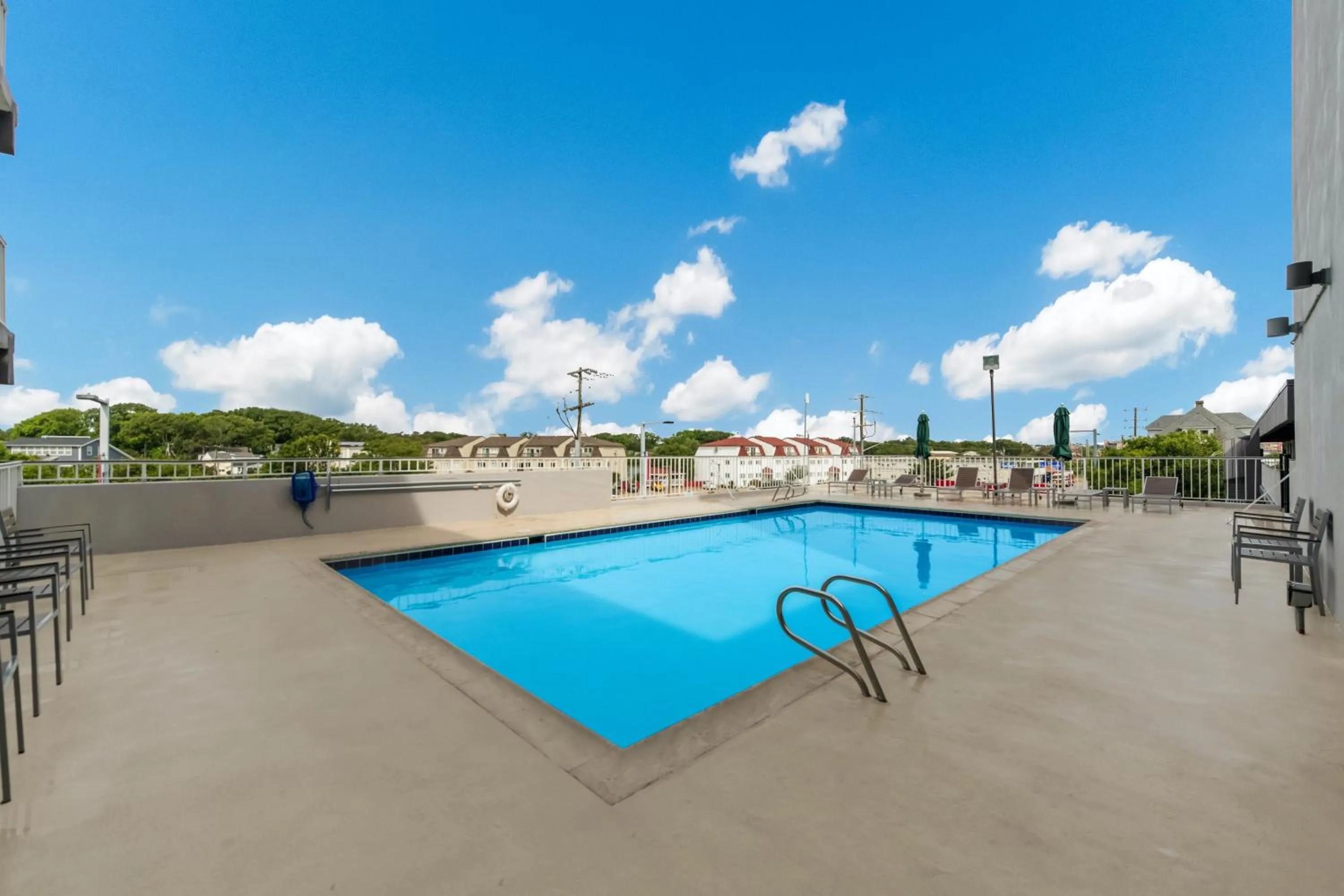 Swimming pool in Red Roof PLUS & Suites Virginia Beach - Seaside