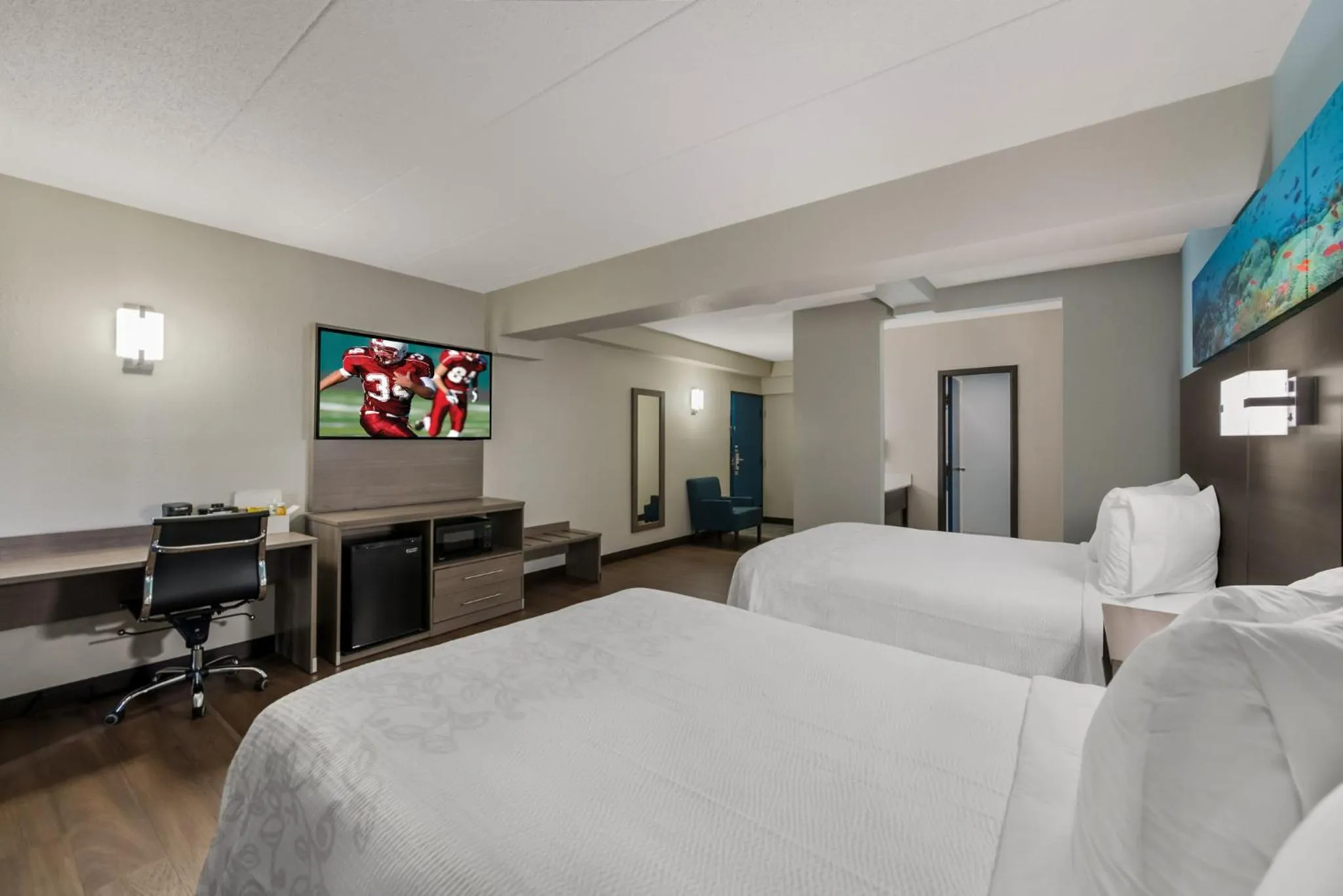 Photo of the whole room, Bed in Red Roof PLUS & Suites Virginia Beach - Seaside