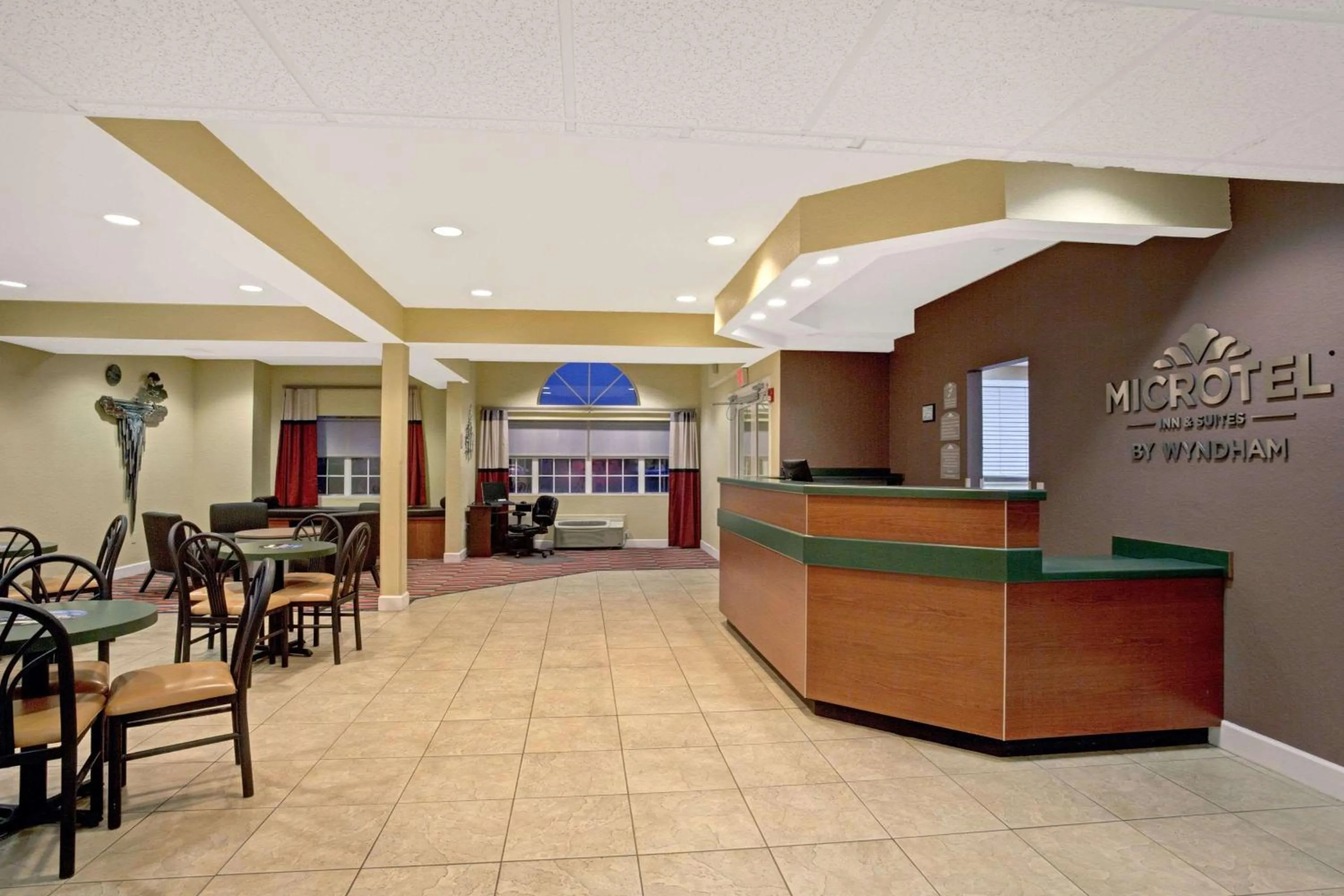 Lobby or reception in Microtel Inn & Suites by Wyndham Bushnell