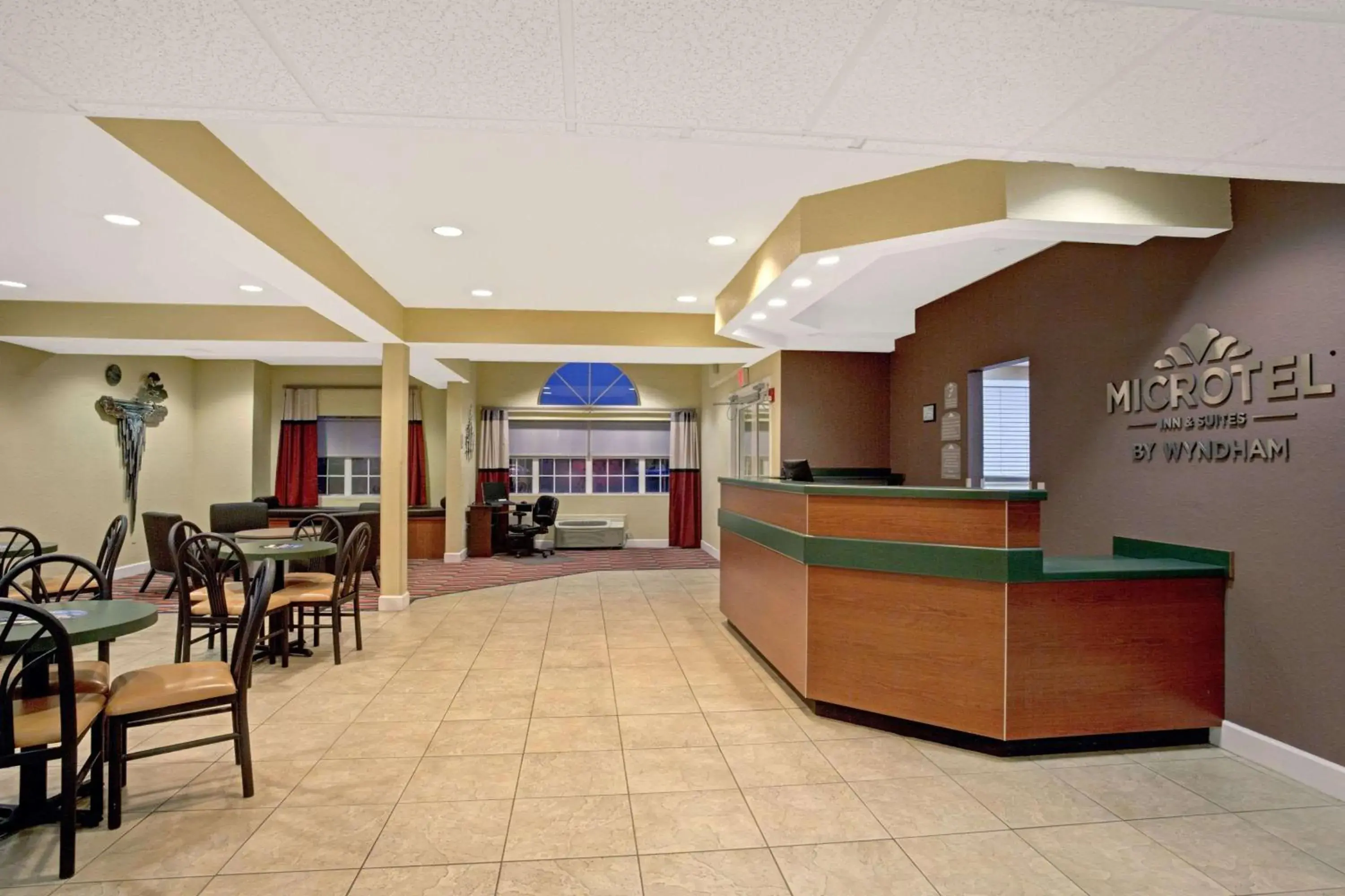 Lobby or reception in Microtel Inn & Suites by Wyndham Bushnell Lobby or reception in Microtel Inn & Suites by Wyndham Bushnell