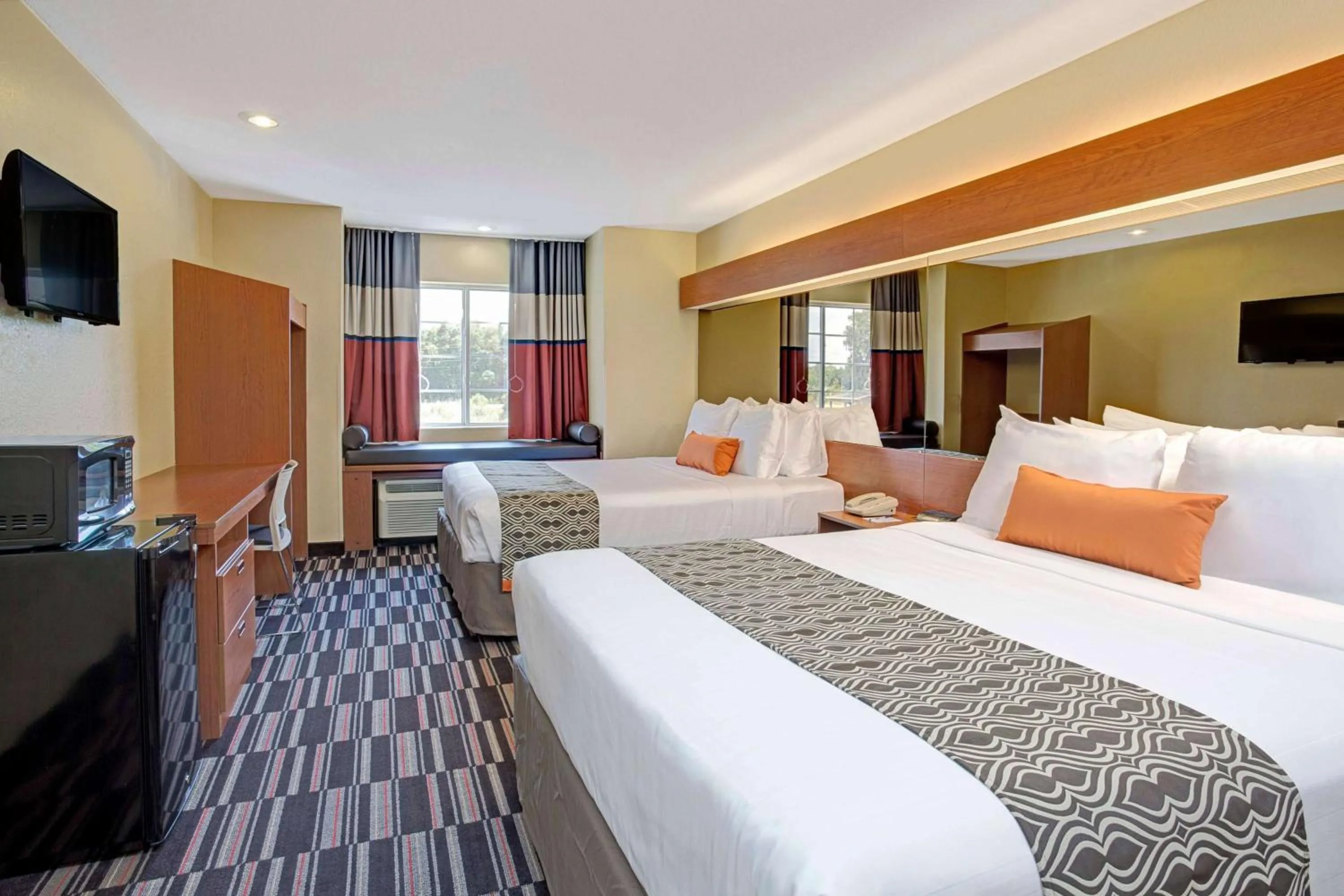 Photo of the whole room, Bed in Microtel Inn & Suites by Wyndham Bushnell