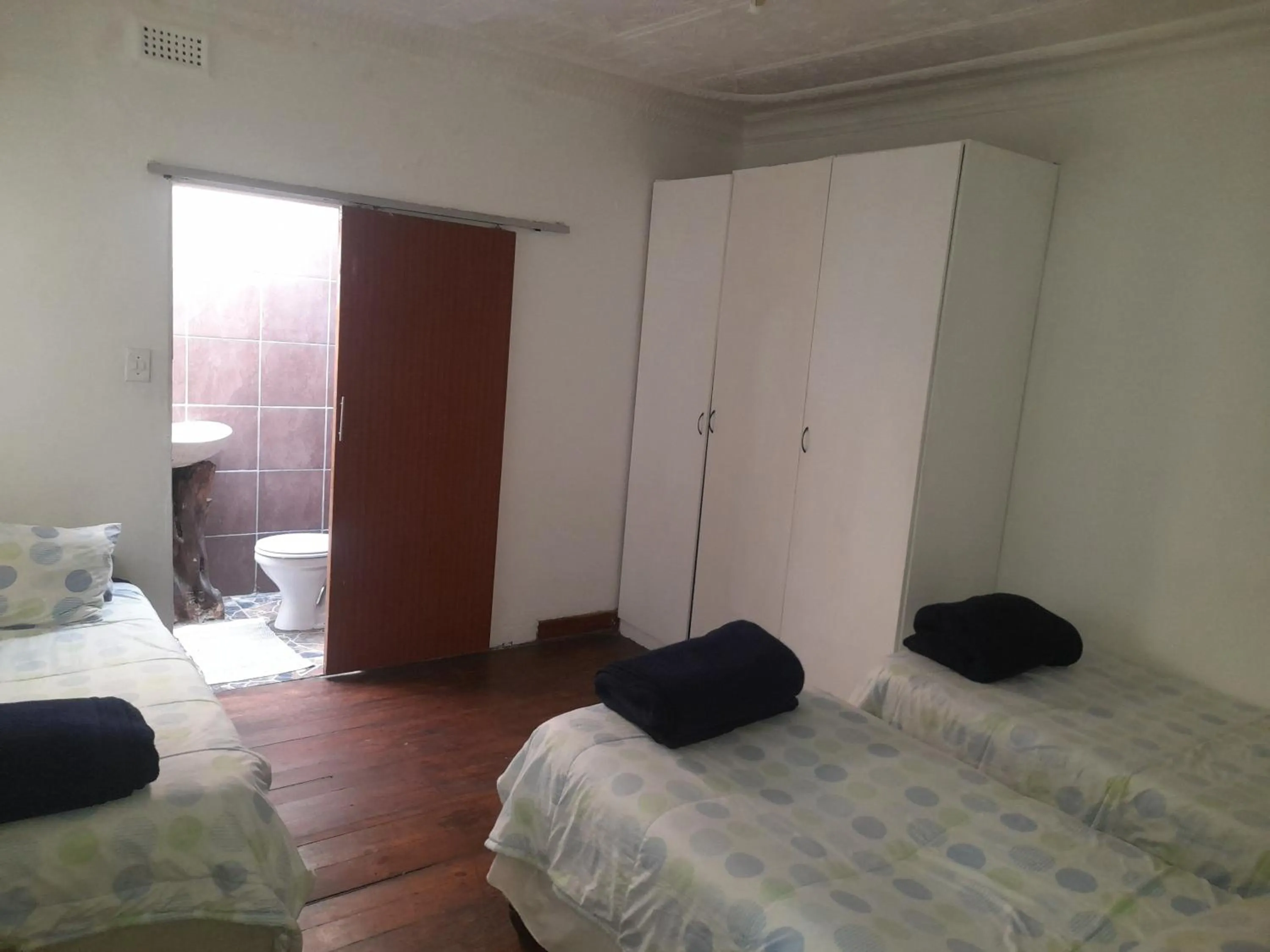 Bed in 1322 Backpackers International