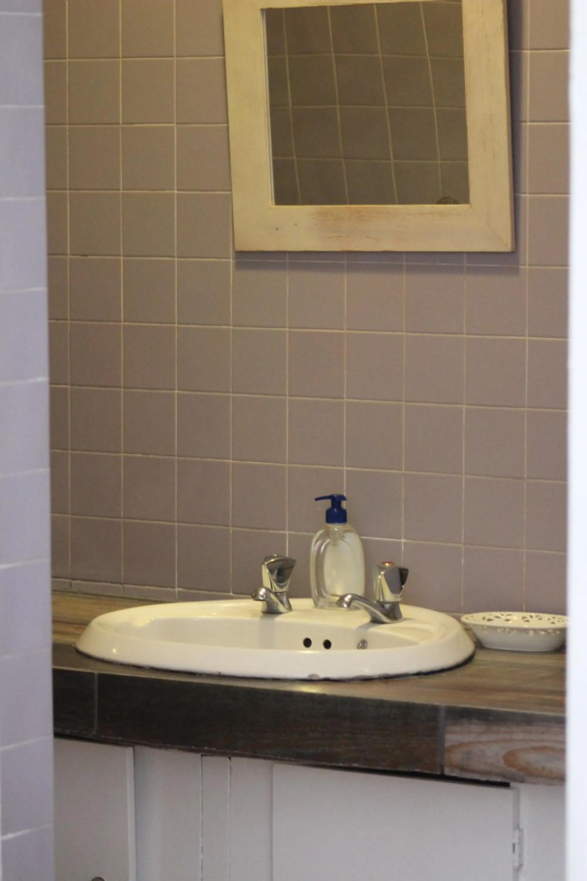 1322 Backpackers International