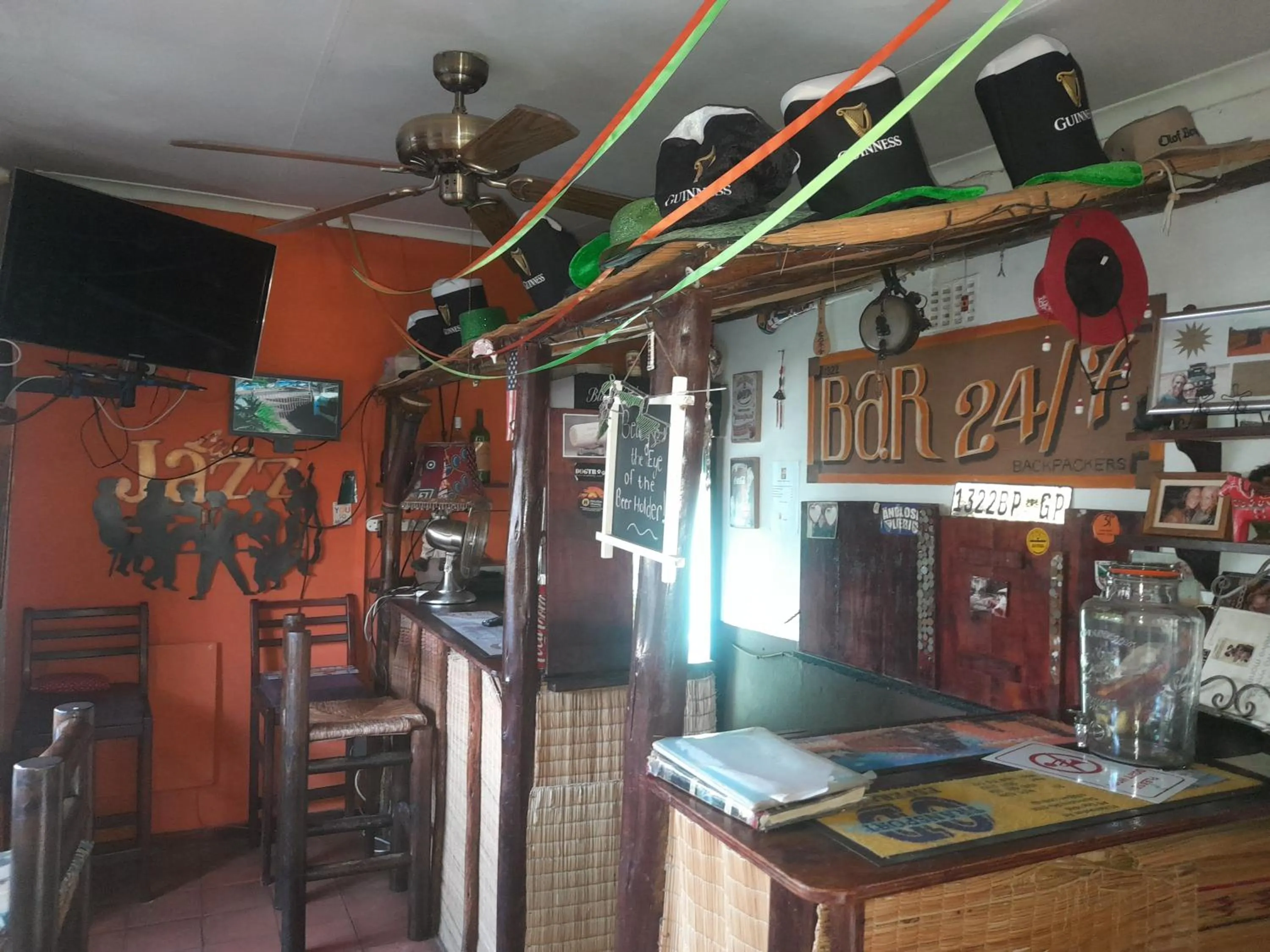 1322 Backpackers International