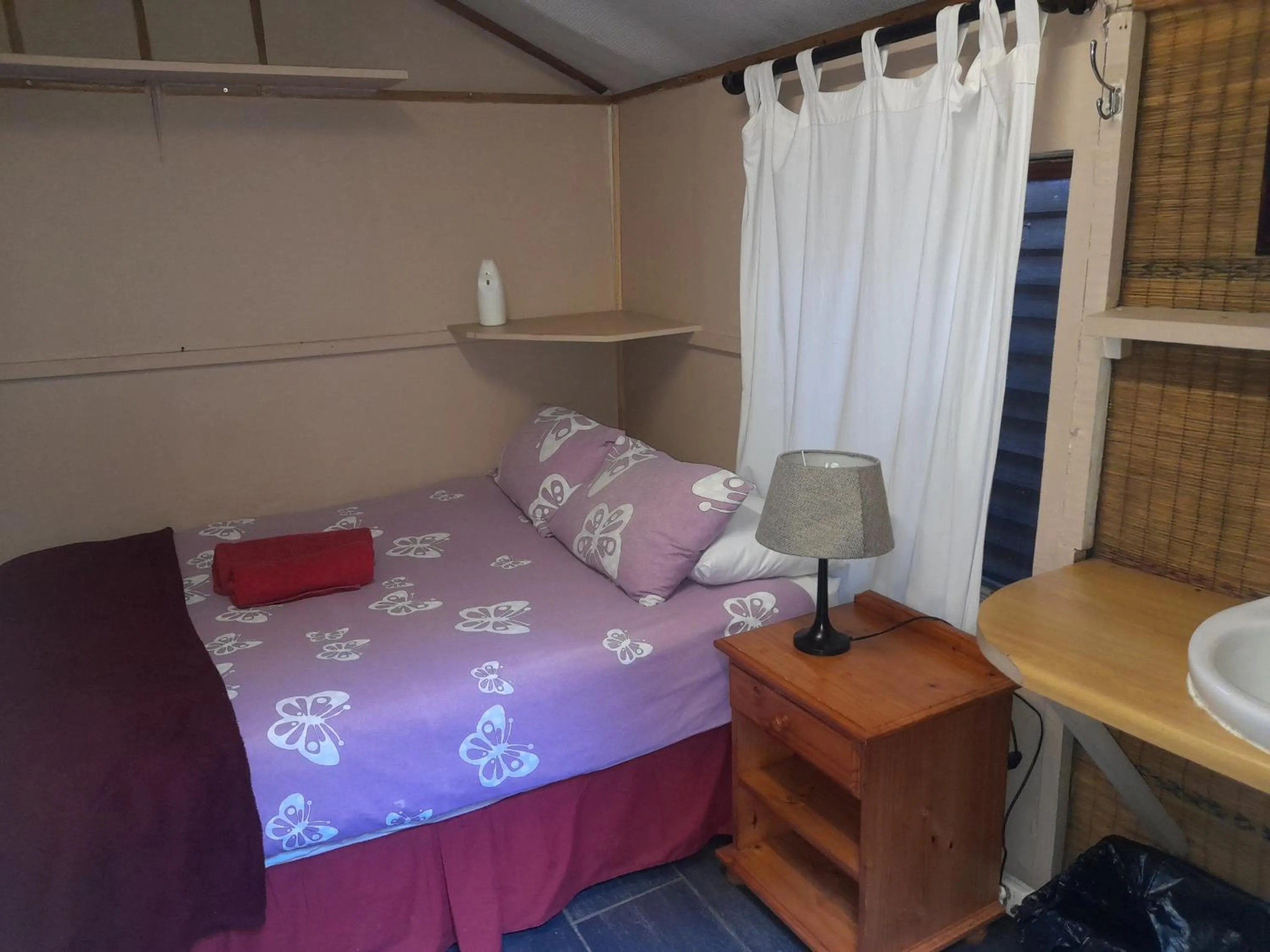 Bed in 1322 Backpackers International