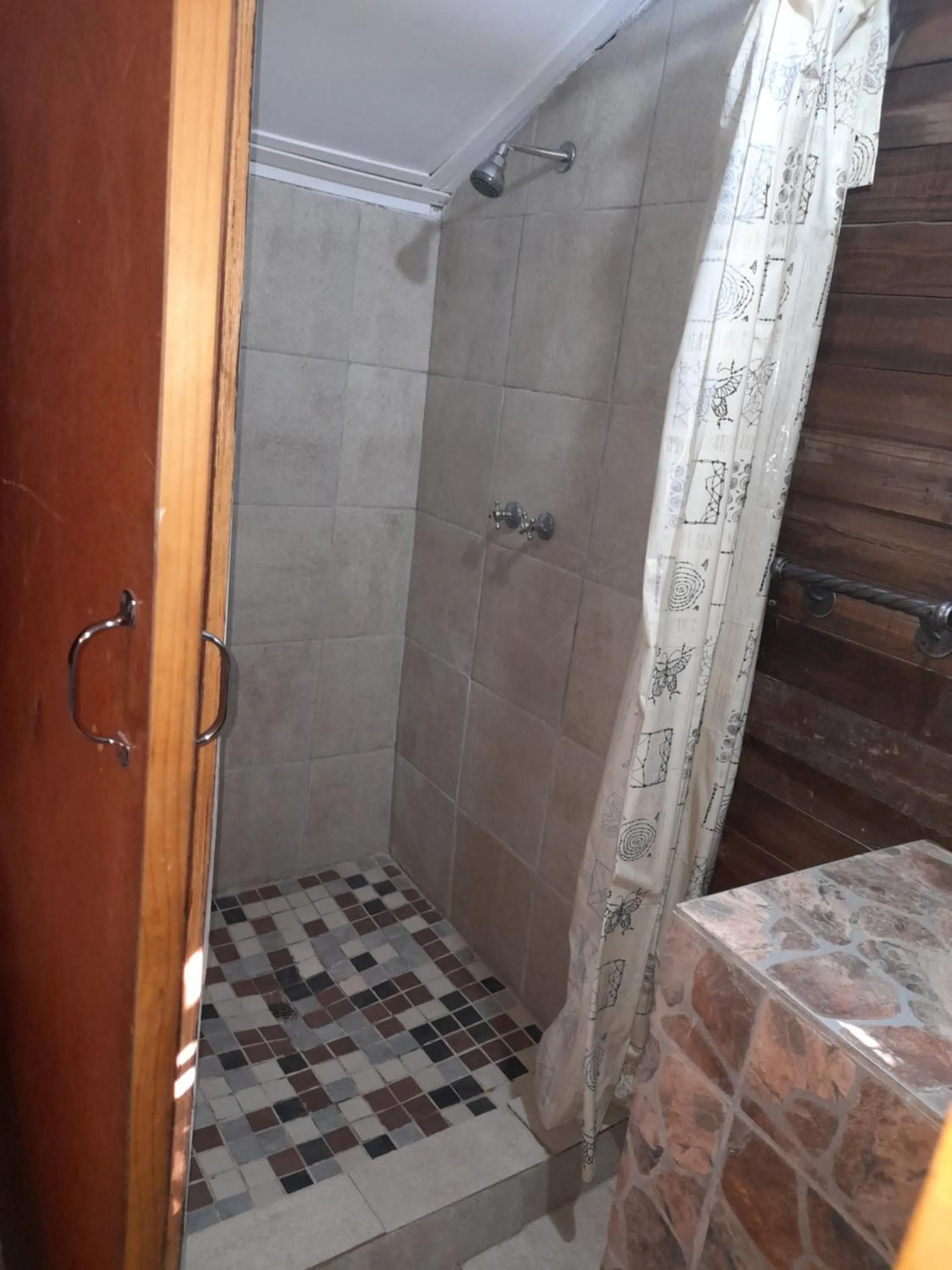 1322 Backpackers International