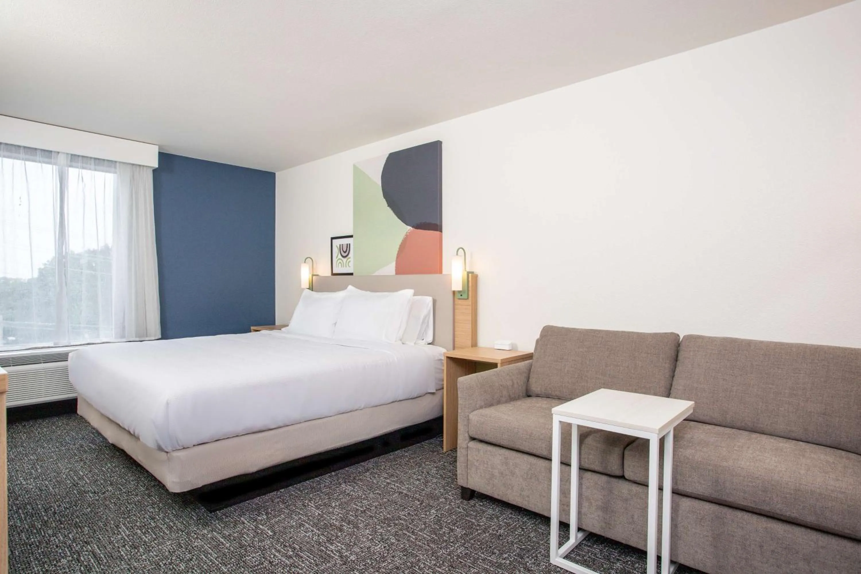 Living room, Bed in Barrington Hotel & Suites