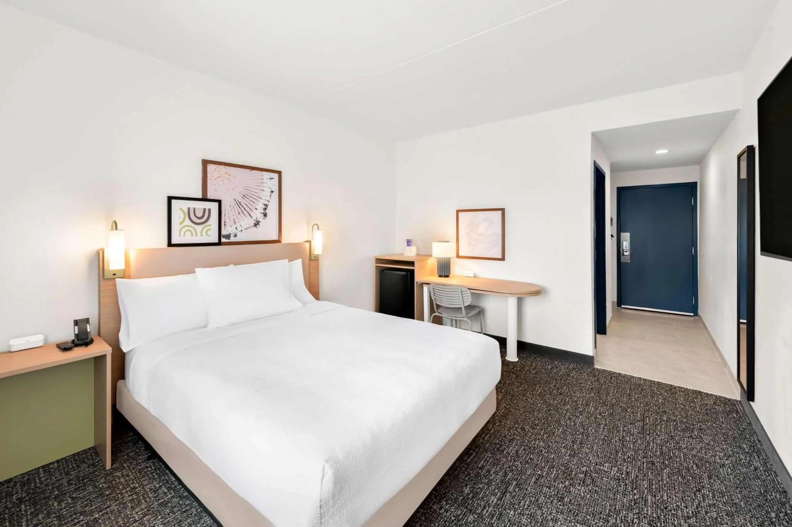 Photo of the whole room in Spark By Hilton Branson Meadows