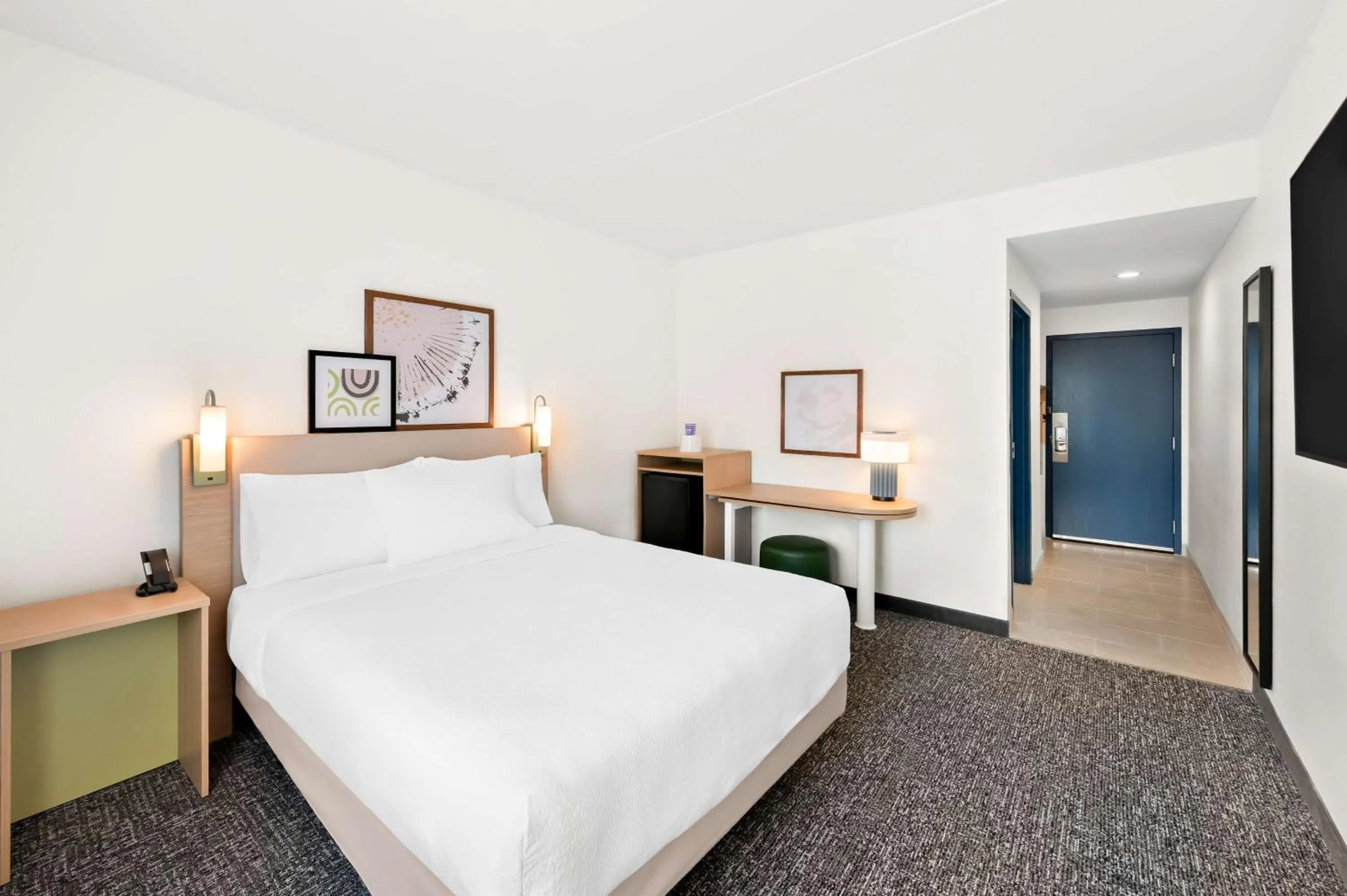 Photo of the whole room in Spark By Hilton Branson Meadows