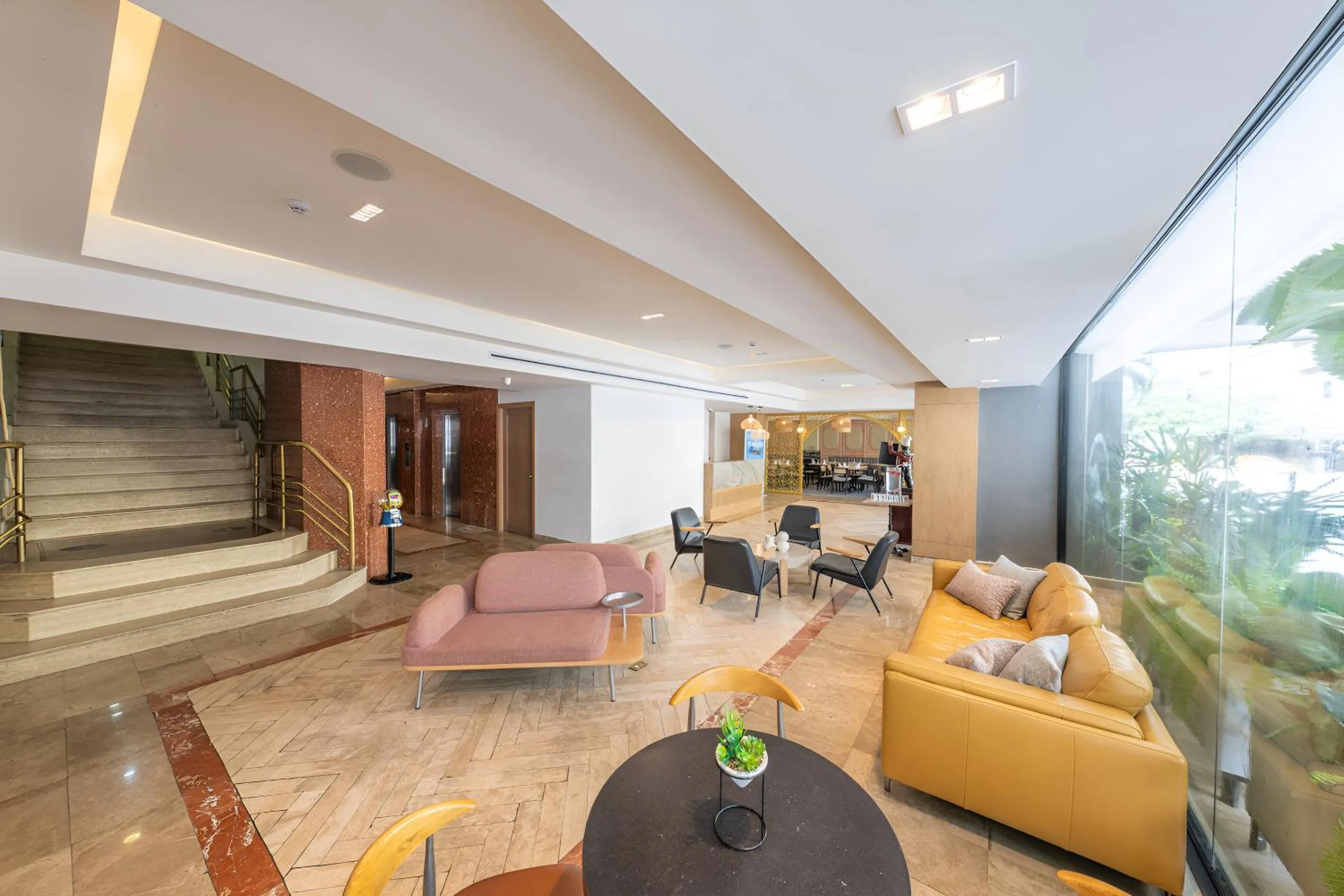 Lobby or reception in Hotel Faranda Express Soloy and Casino, a member of Radisson Individuals